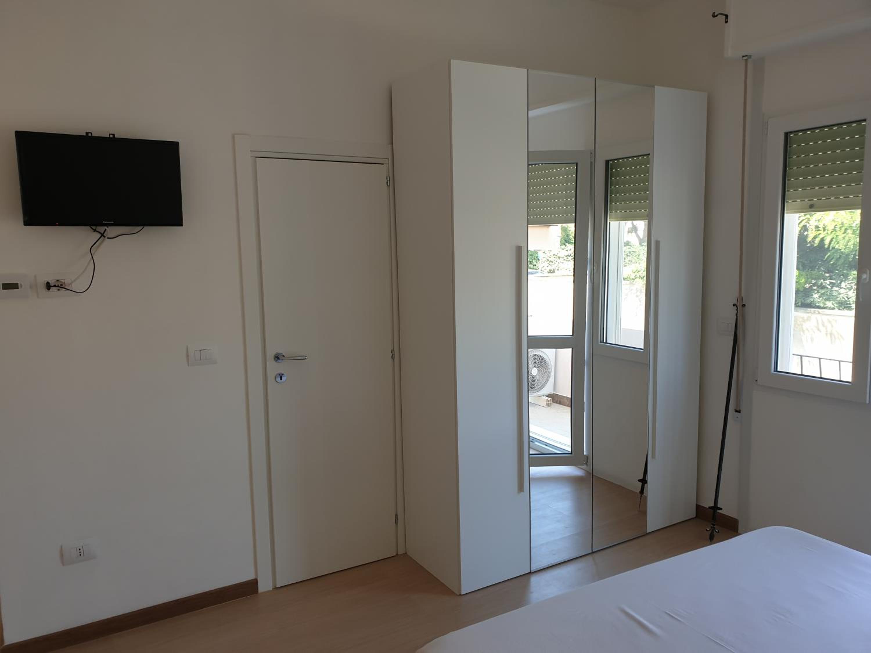 Deluxe Double Room with Extra Bed - Photo 10