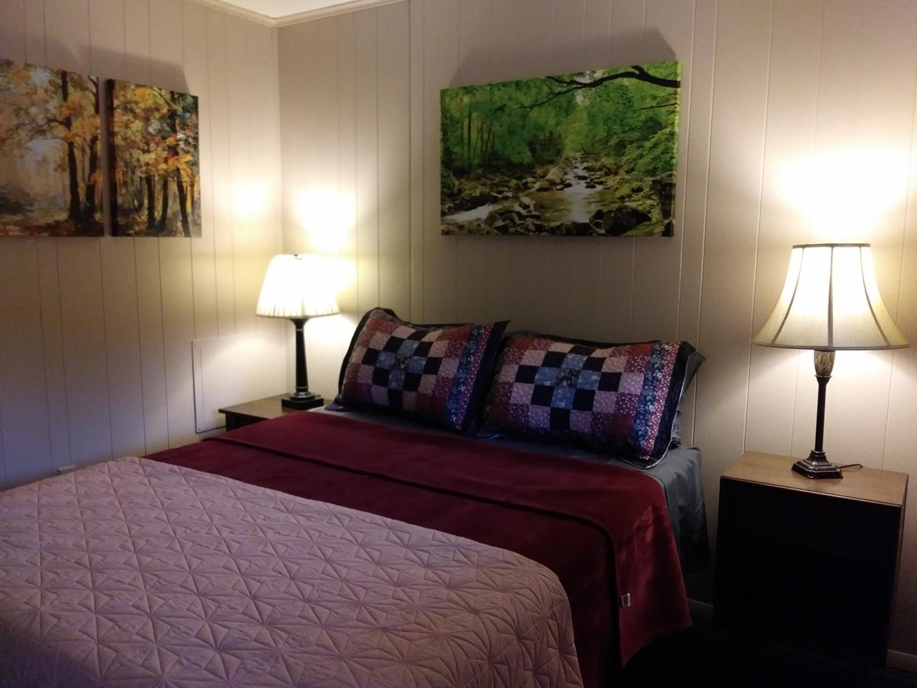 Queen Room photo 2