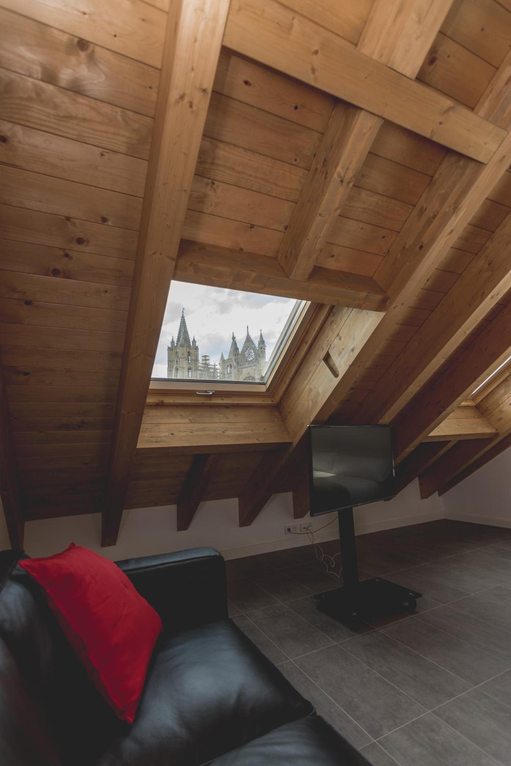 Loft - Photo 2