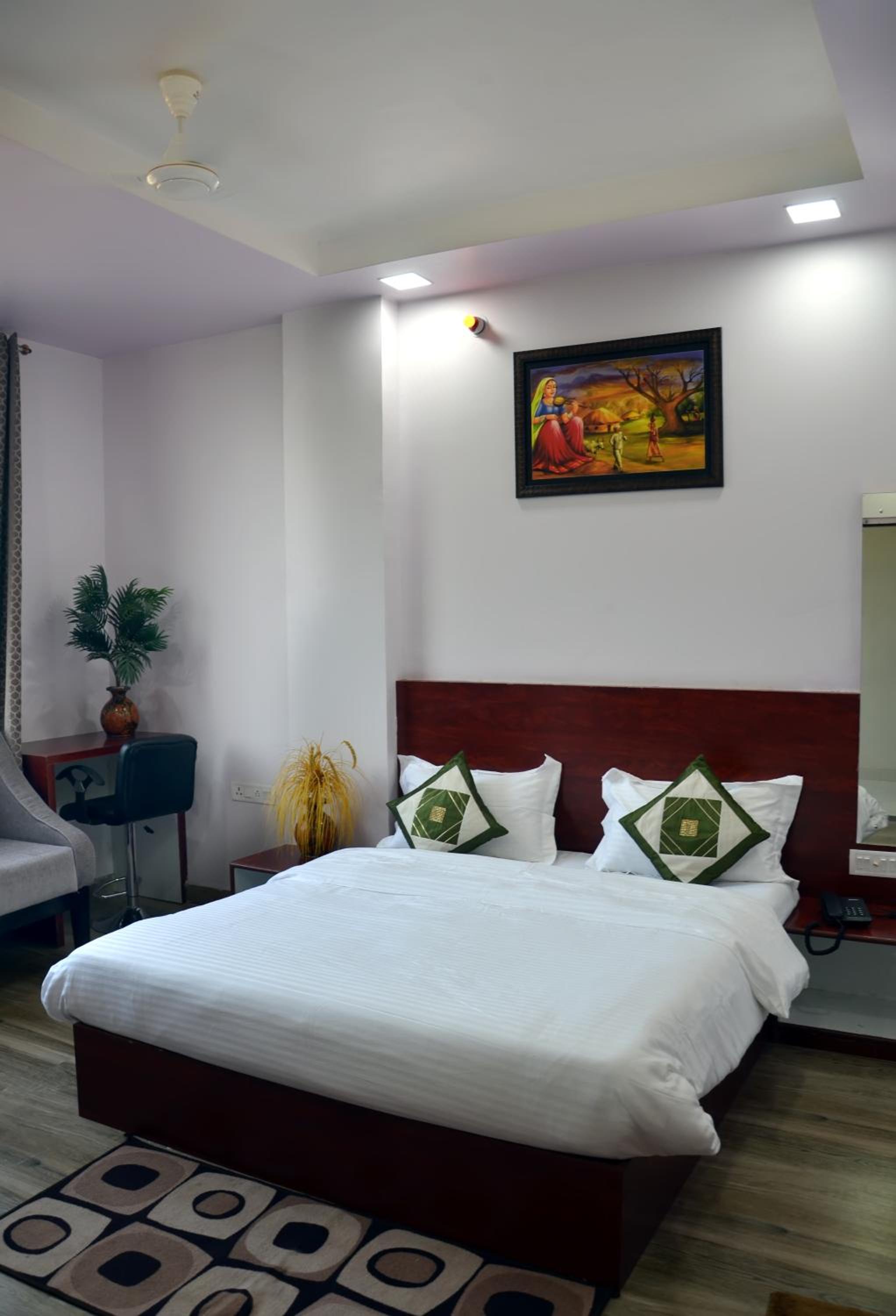 Deluxe King Suite photo 2