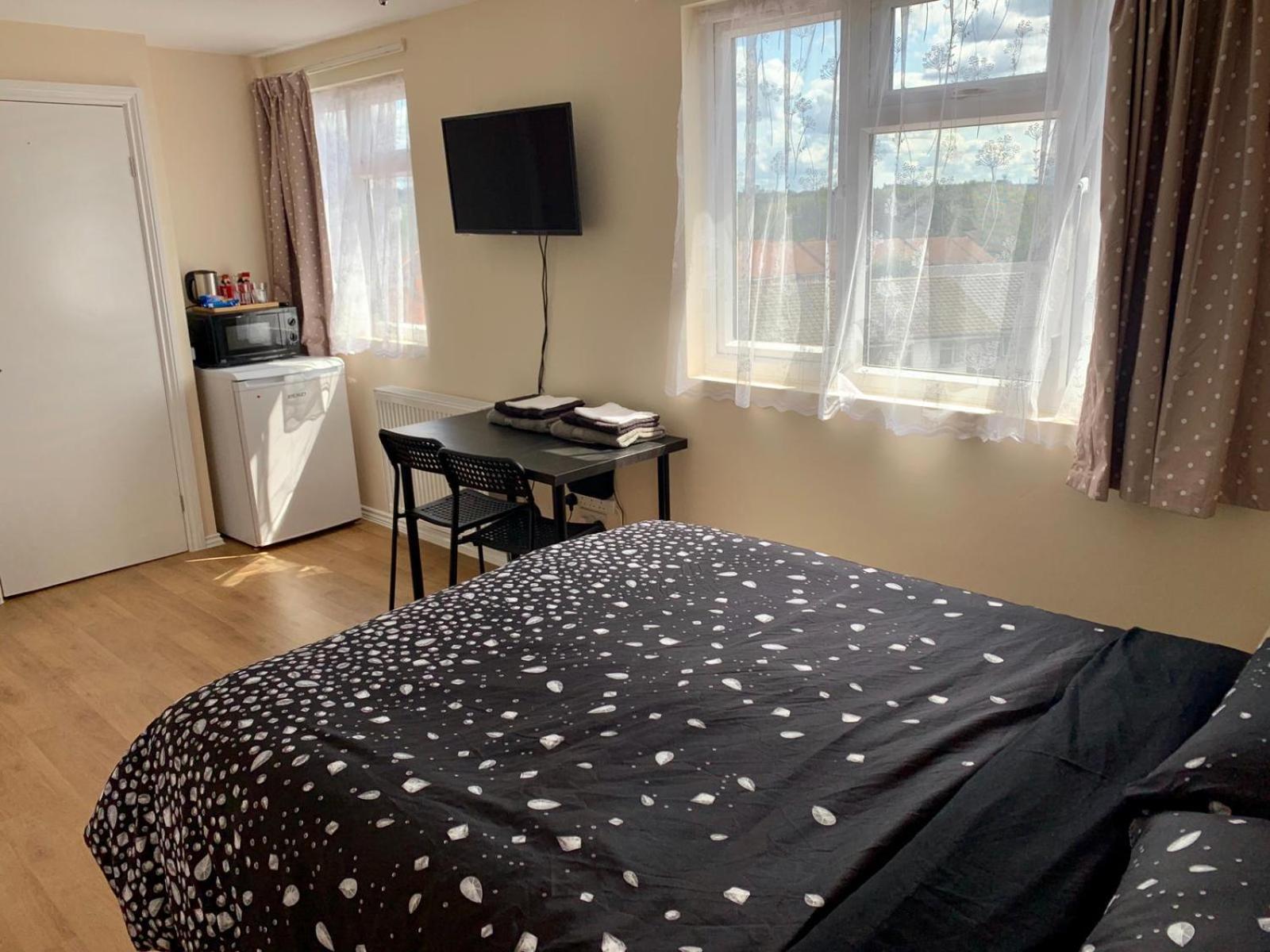 Deluxe Double Room with Shower photo 3