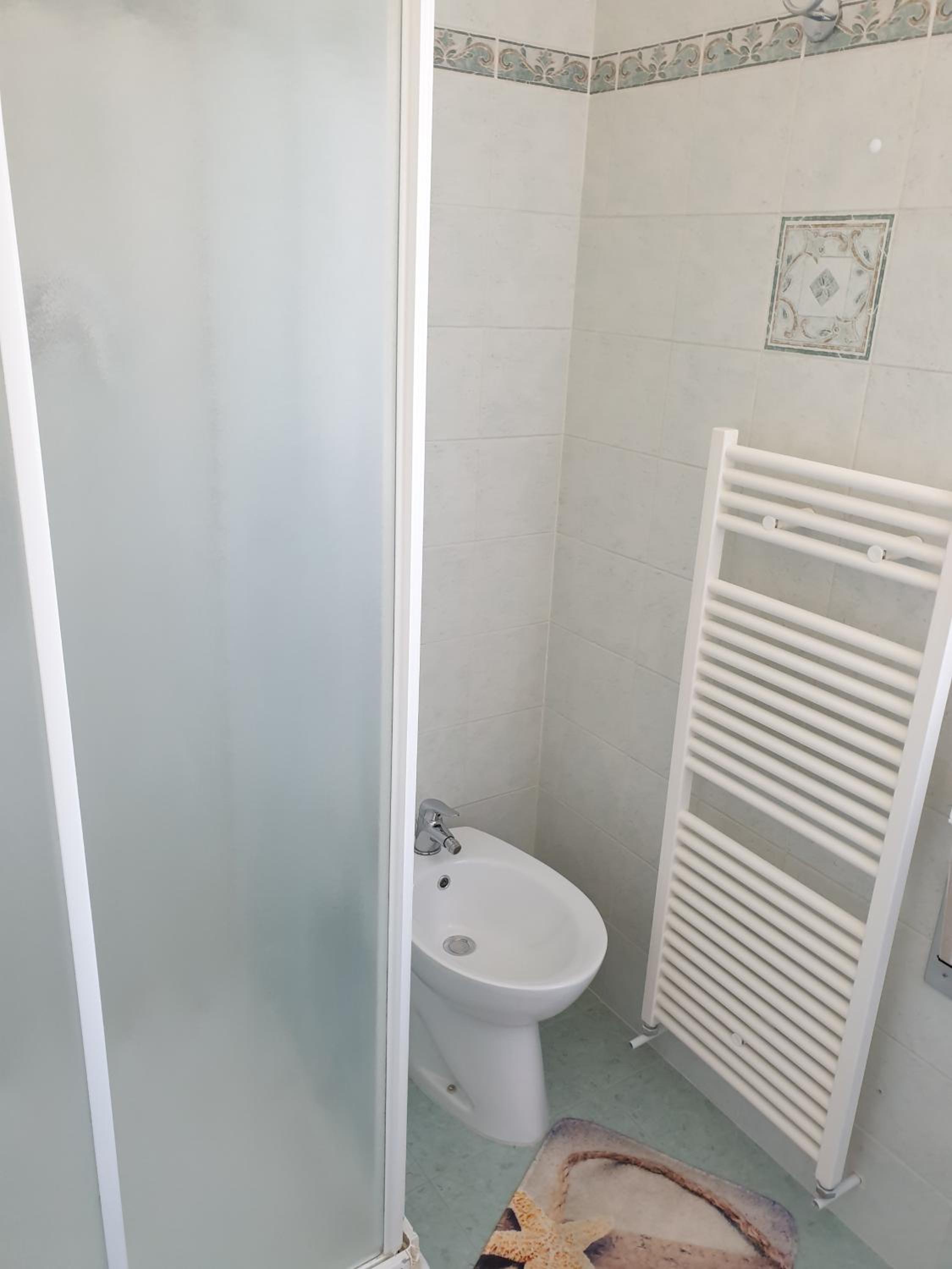 Family Room with Private Bathroom - Photo 38
