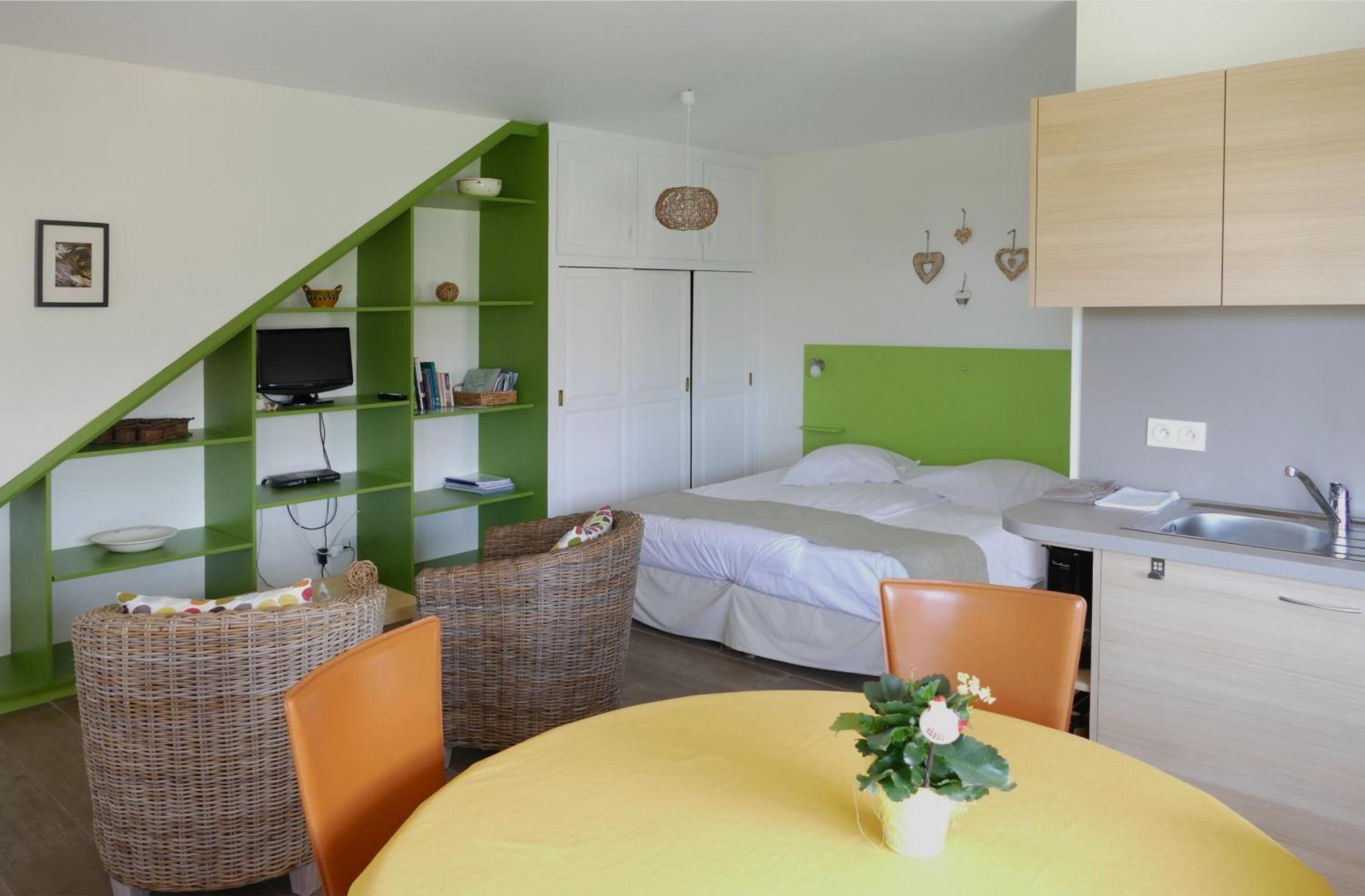 Studio (2 Adults)
