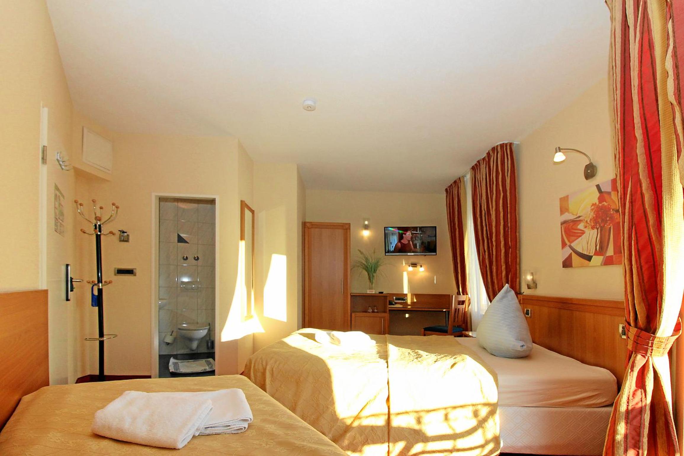 Basic Triple Room photo 3