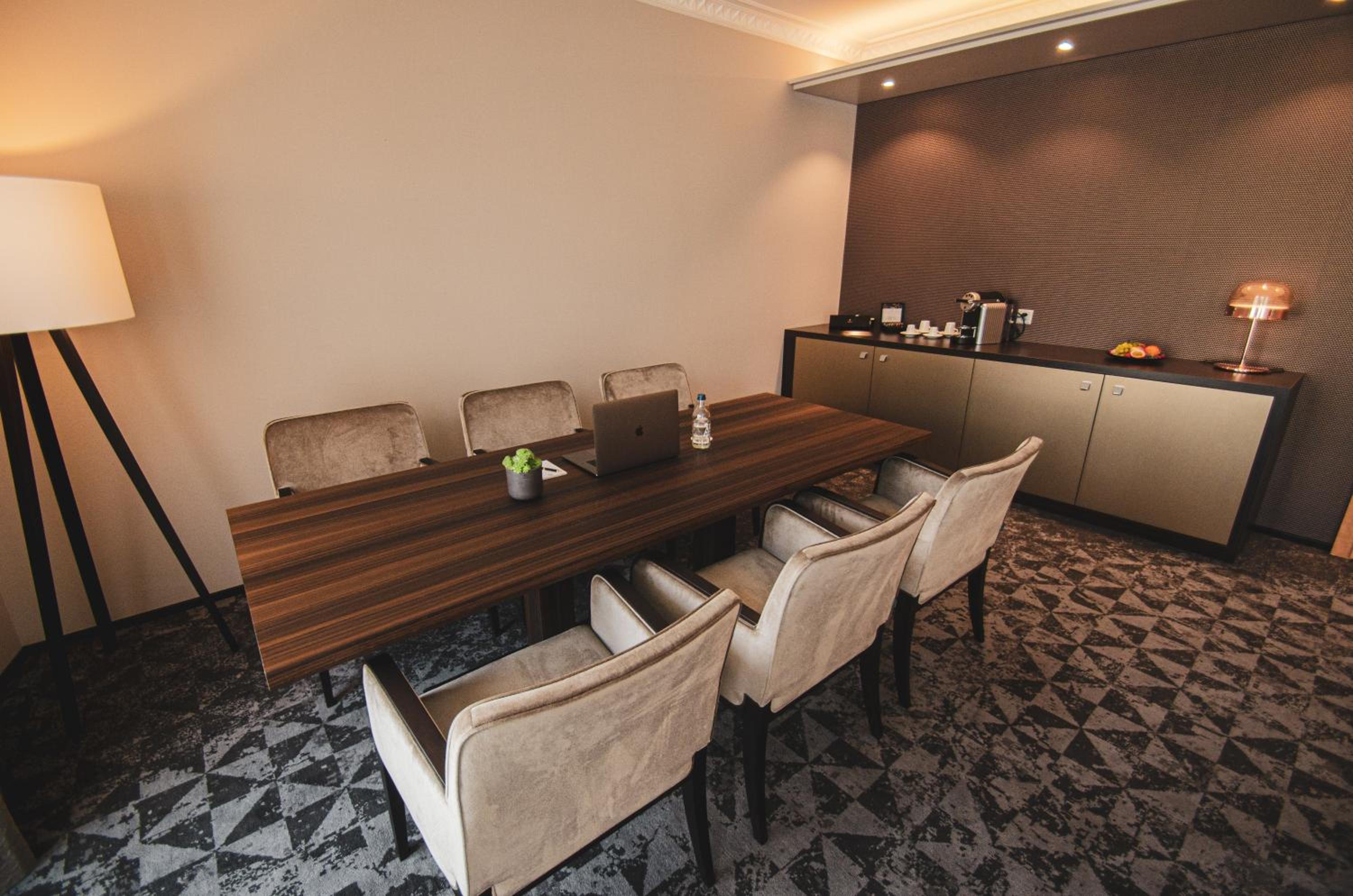 Premium Suite - Photo 5