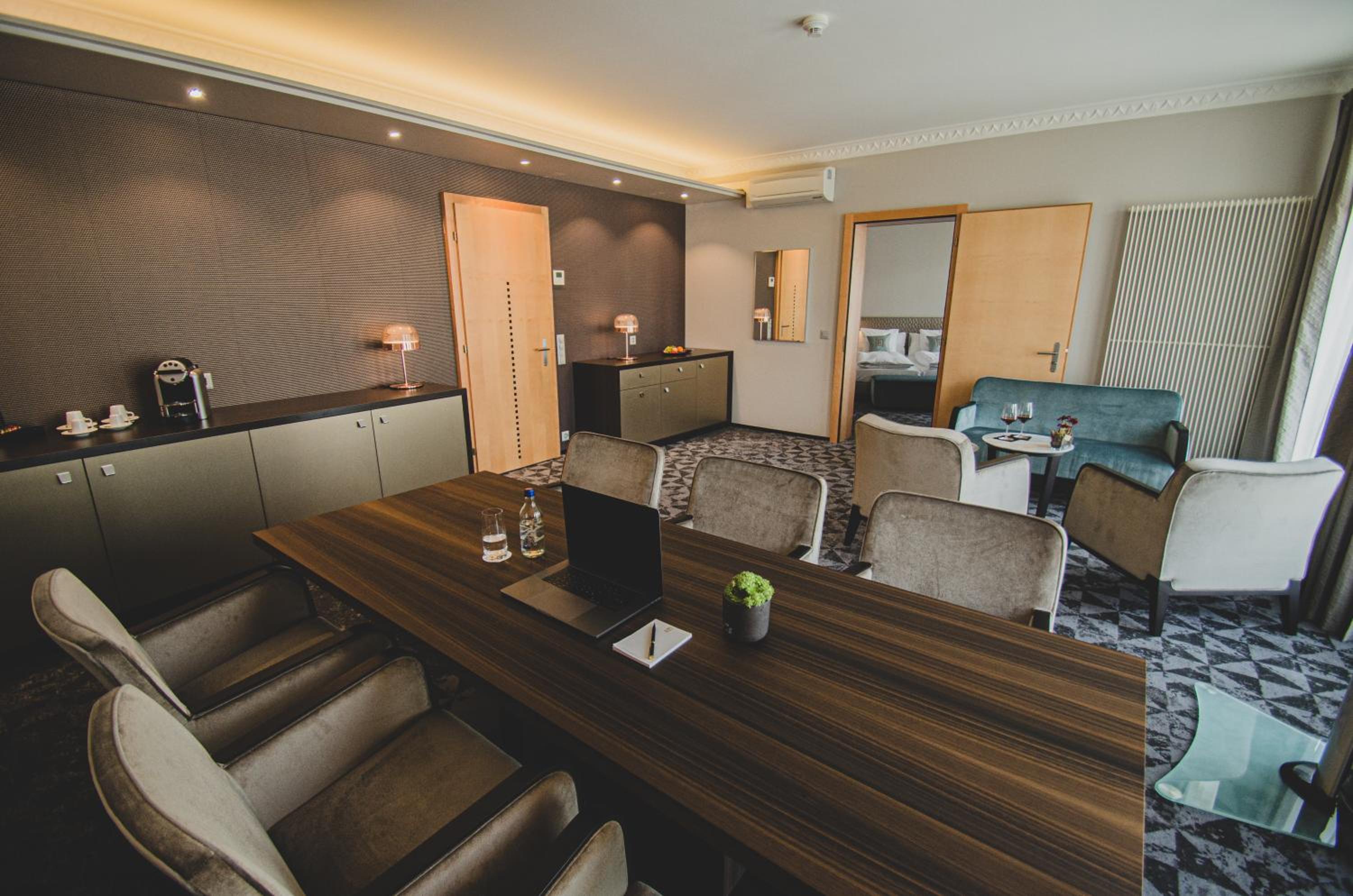 Premium Suite - Photo 2