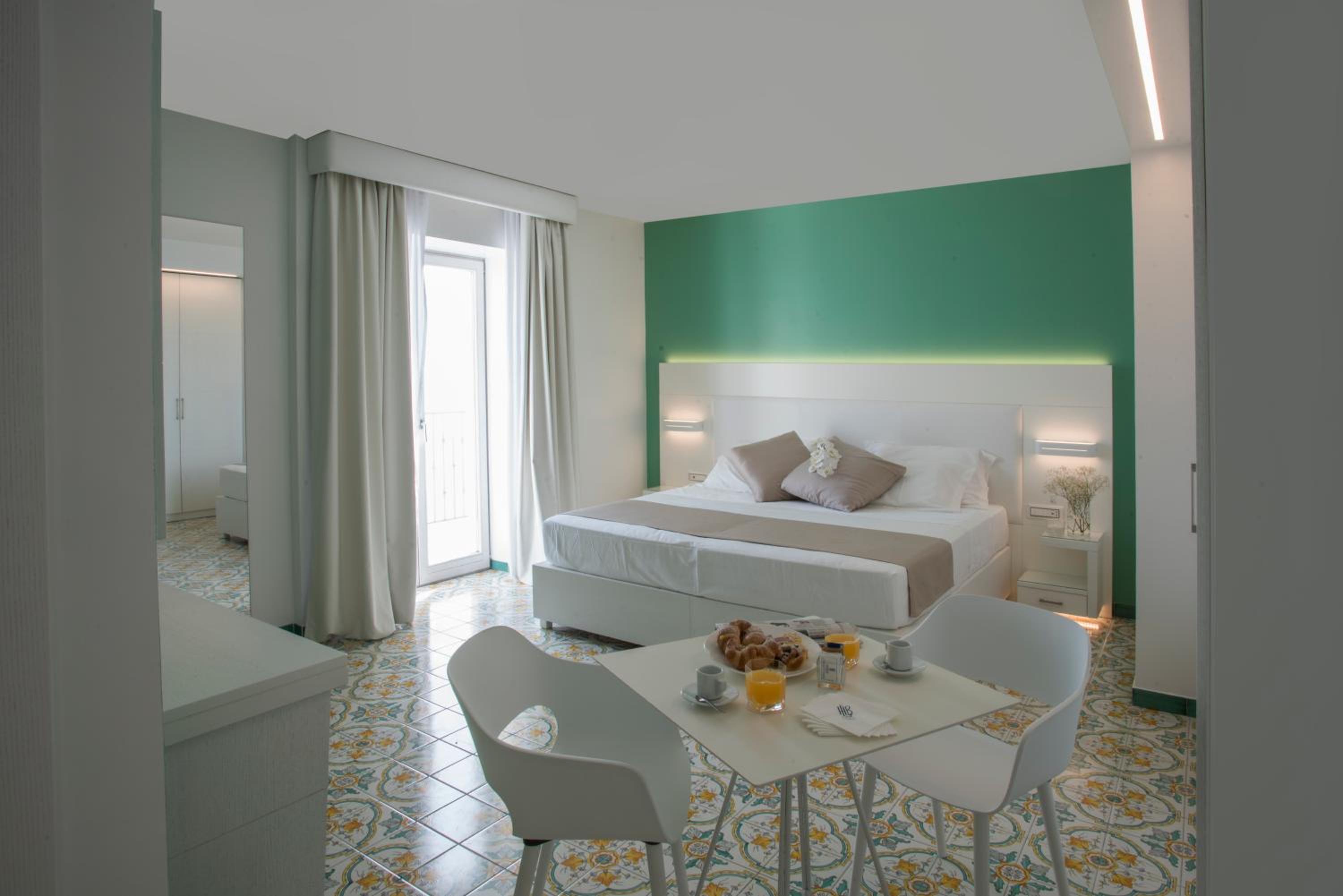 Superior Room with Partial Sea View - Photo 1