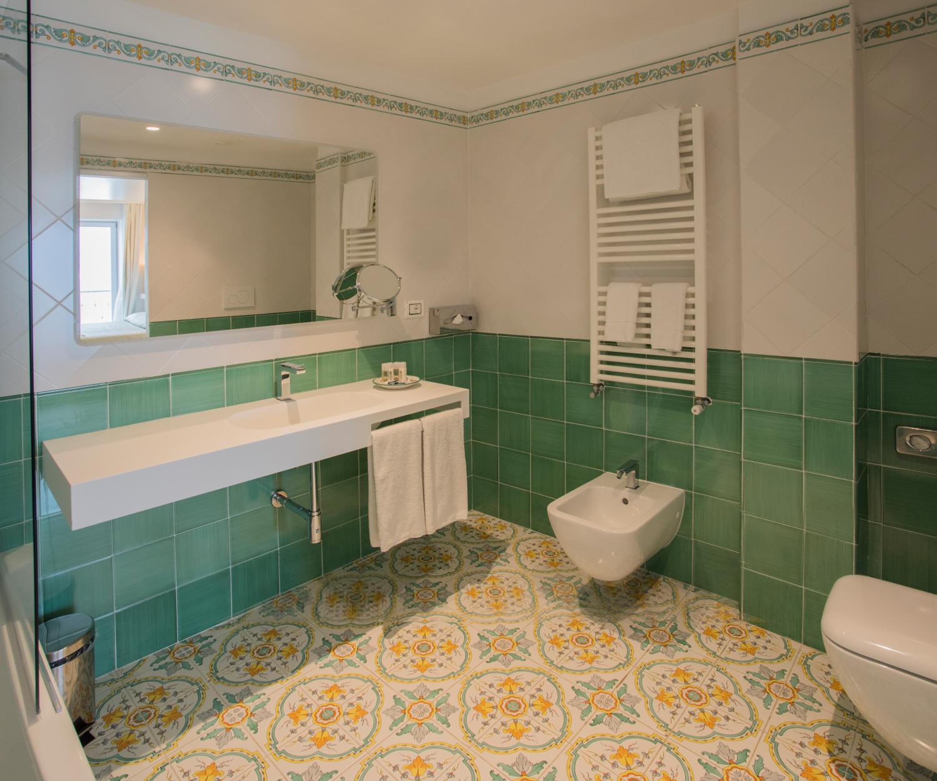 Superior Room with Partial Sea View - Photo 7