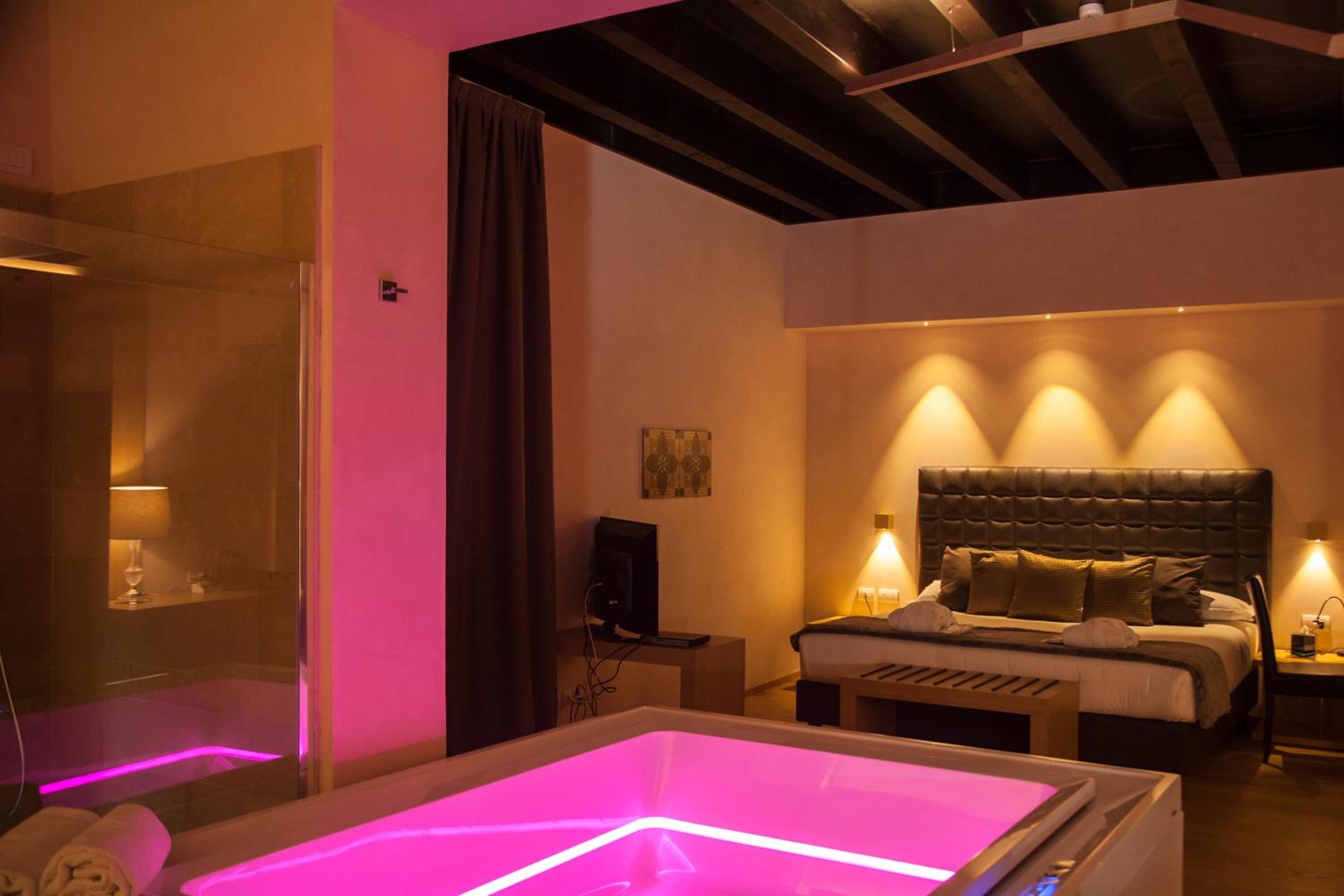 Suite with Hot Tub