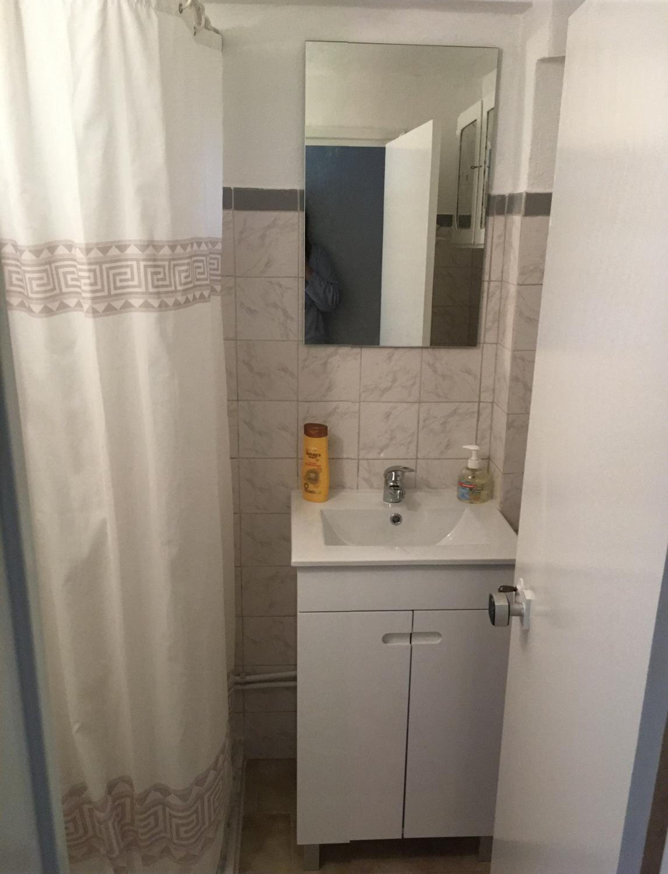 Small Twin Room - Photo 2