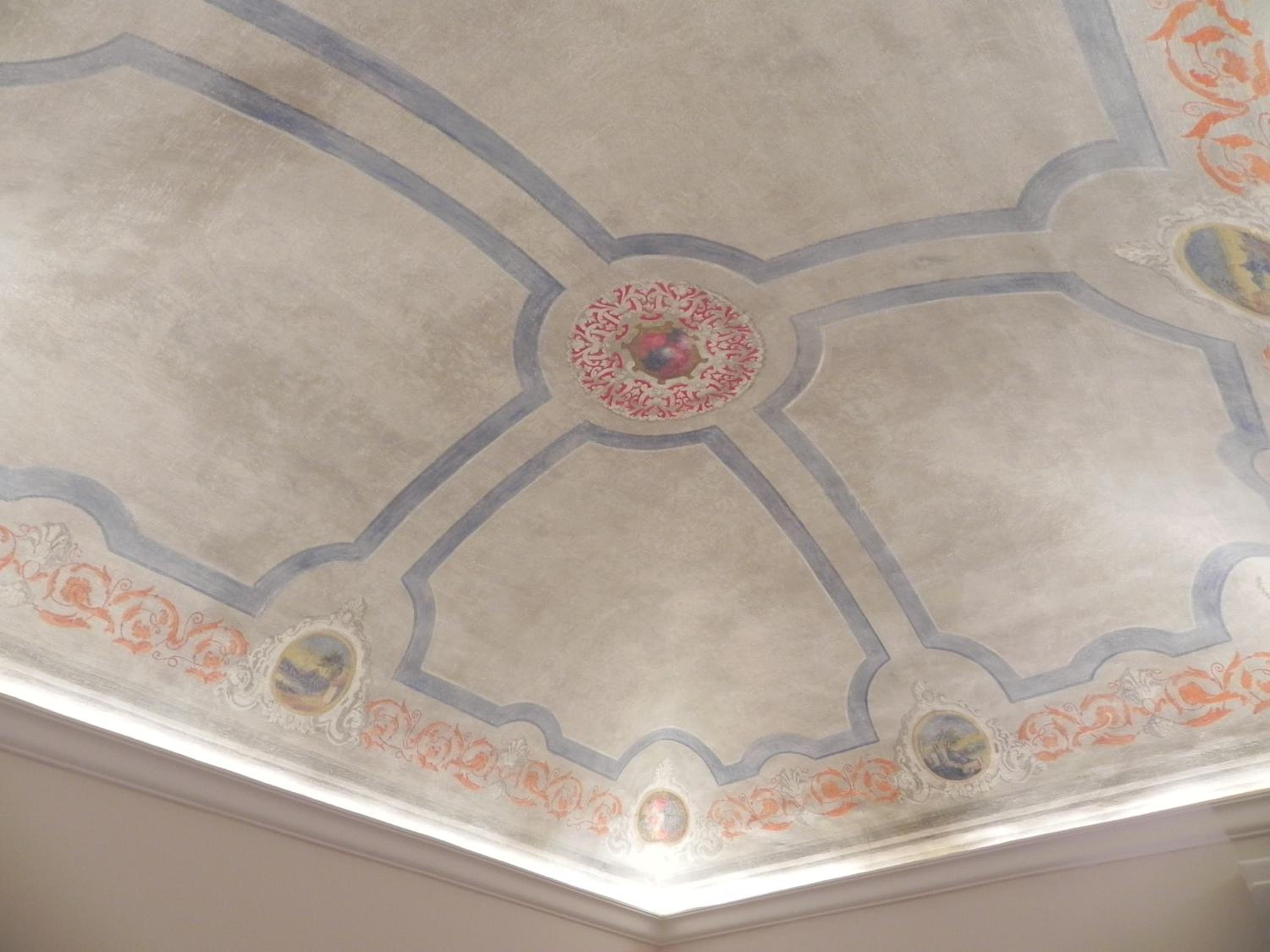 Queen Room with Balcony photo 3