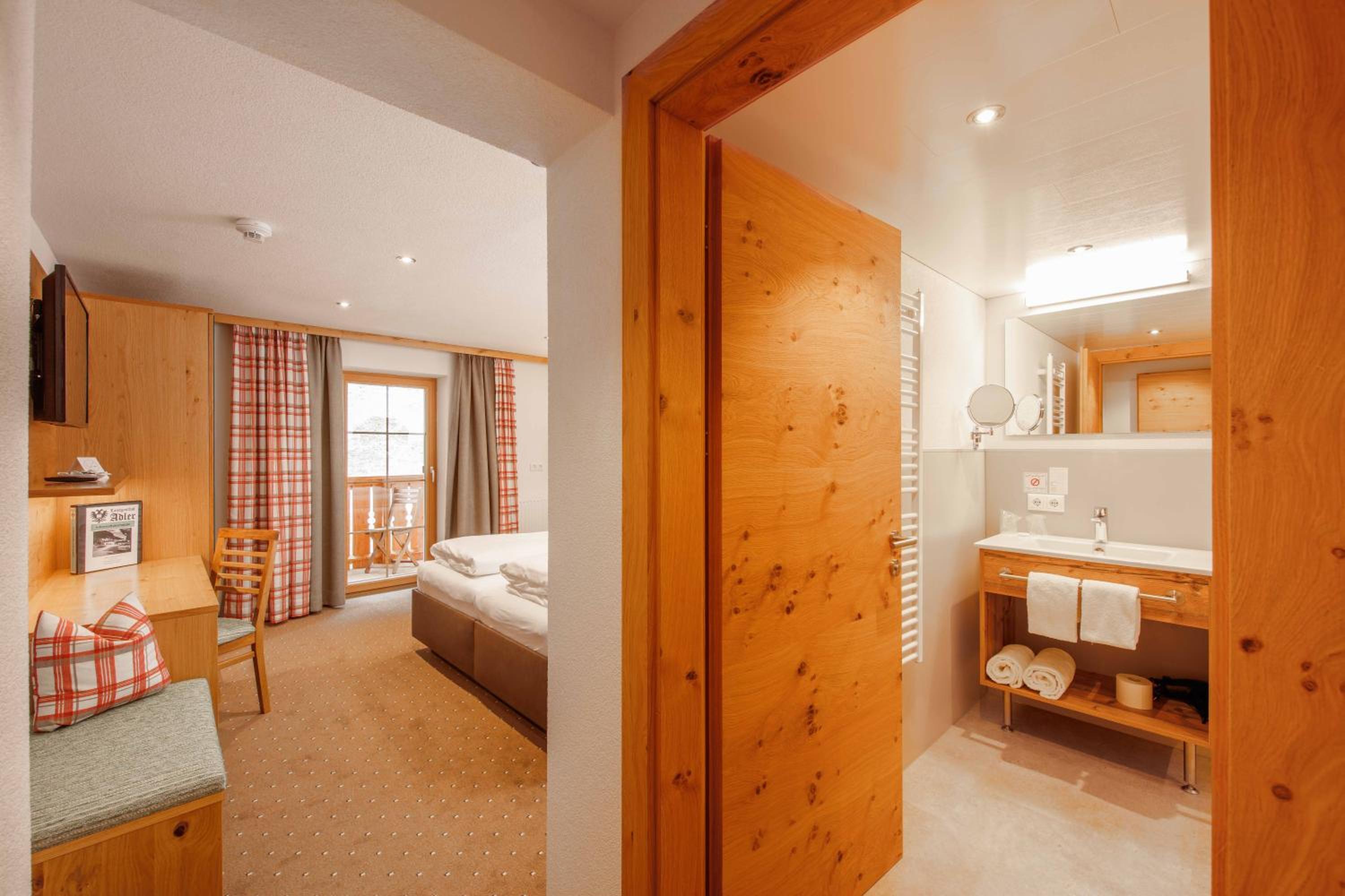 Double Room with Balcony photo 3