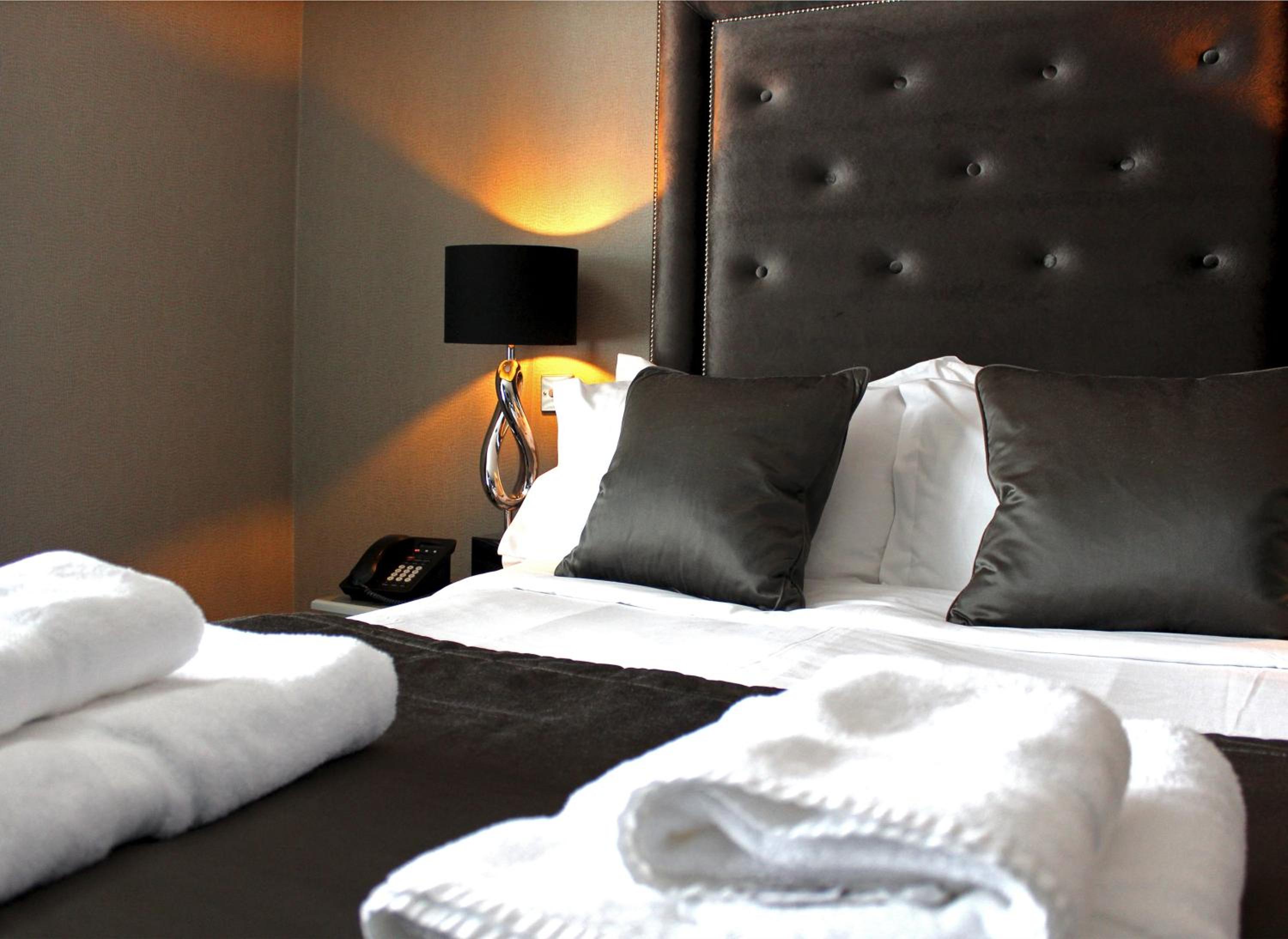 Standard Double Room - Photo 11