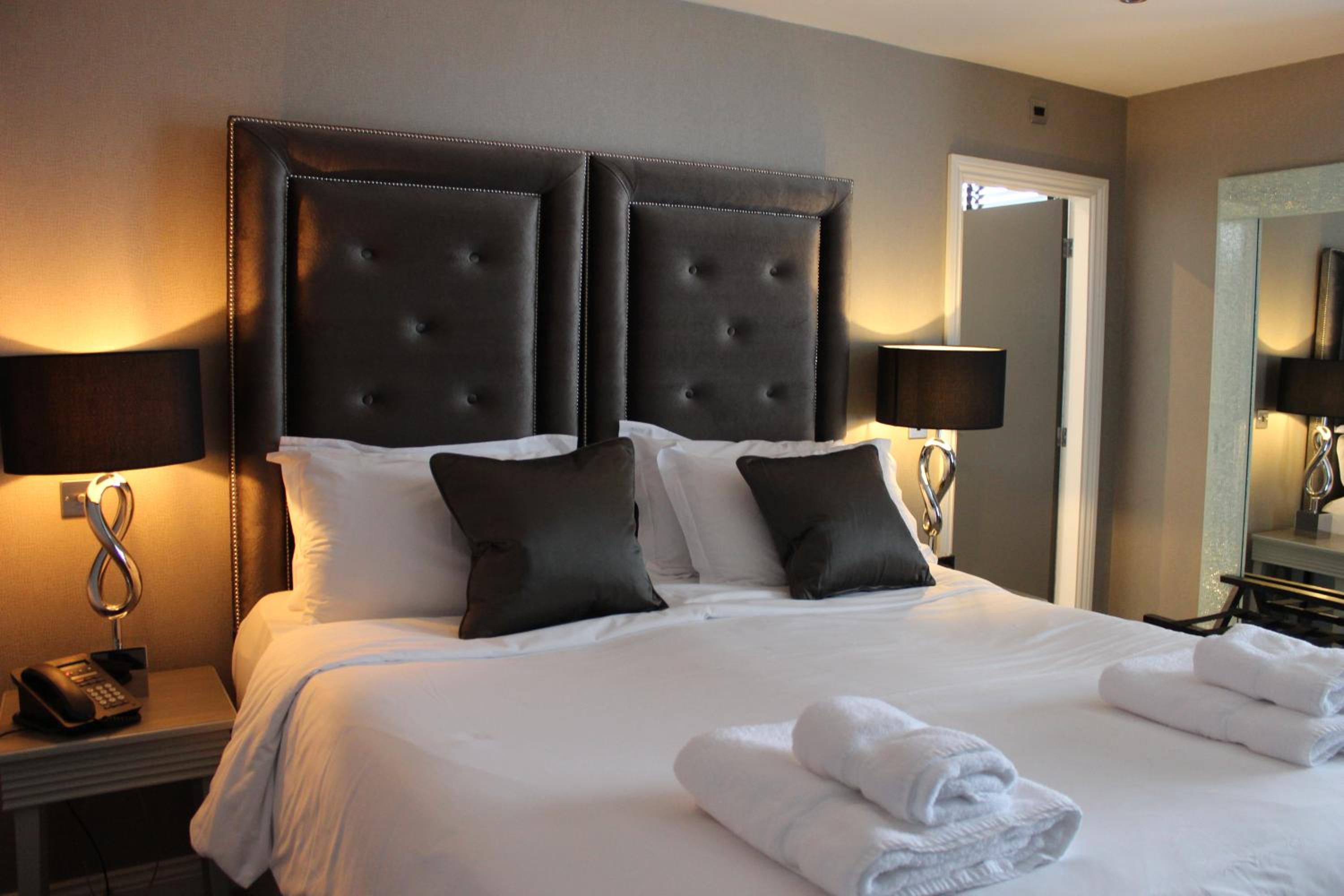 Deluxe Double Room - Photo 16