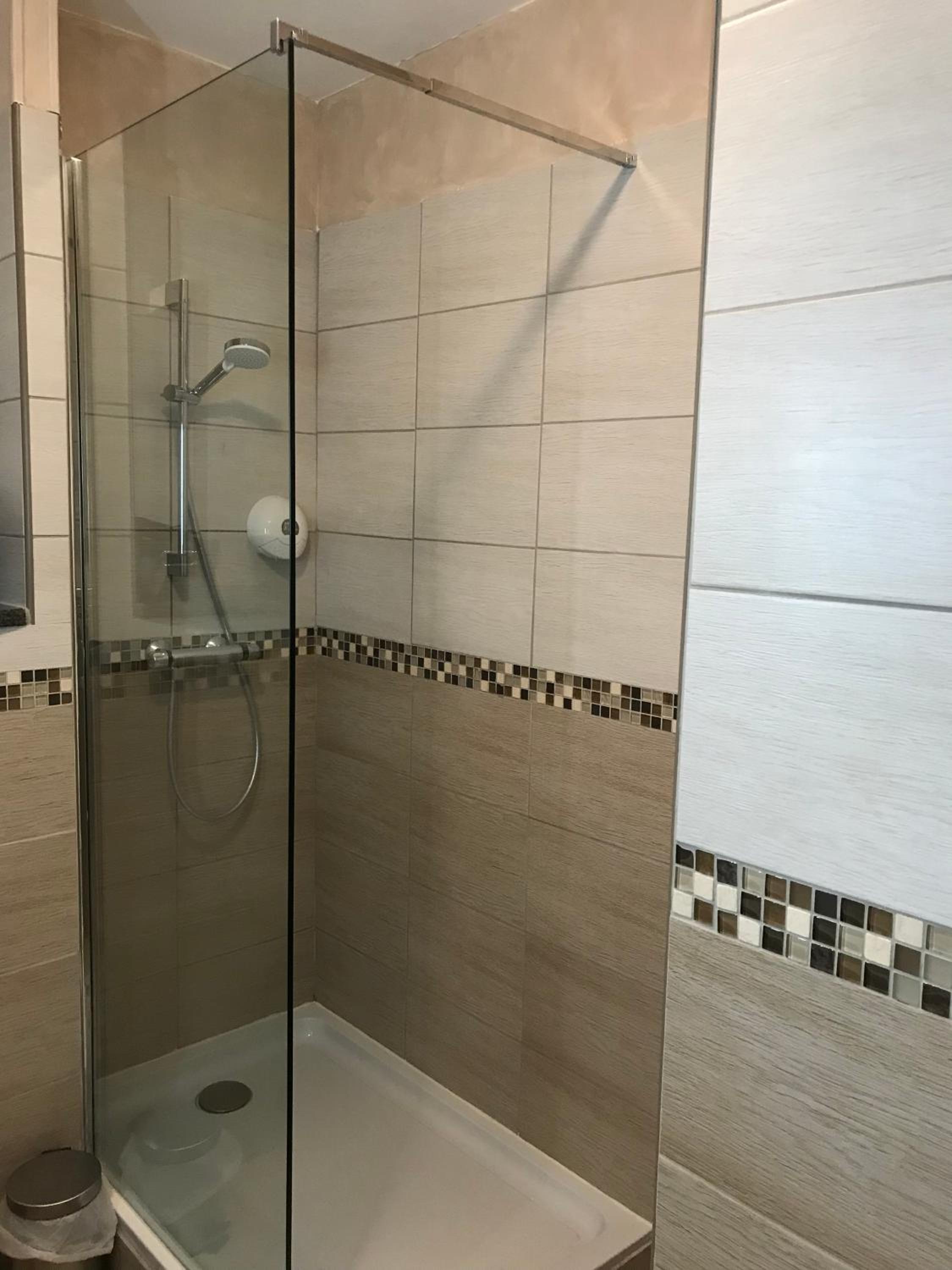Large Double Room - Photo 1