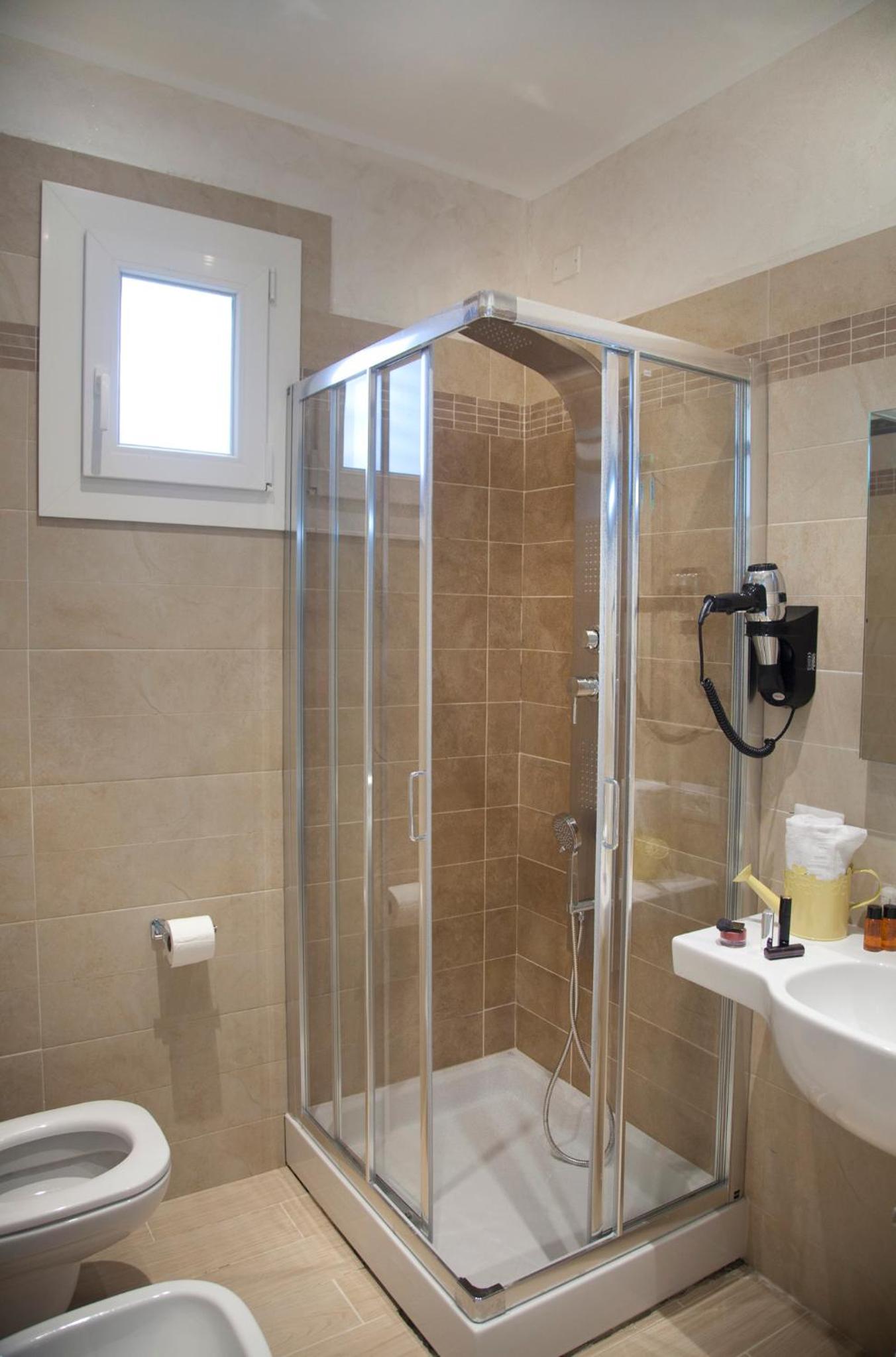 Double Room - Photo 7