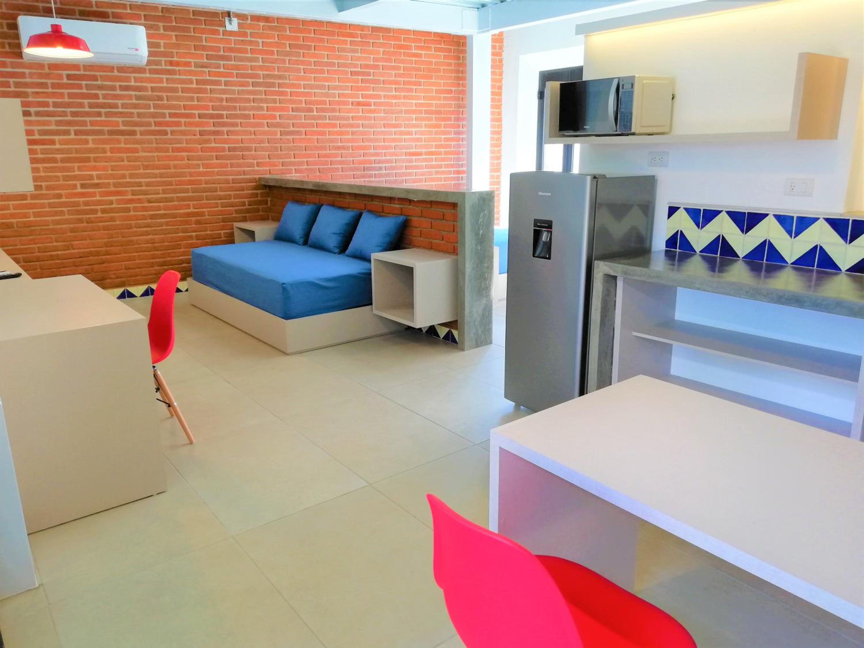 Suite with Balcony - Photo 3