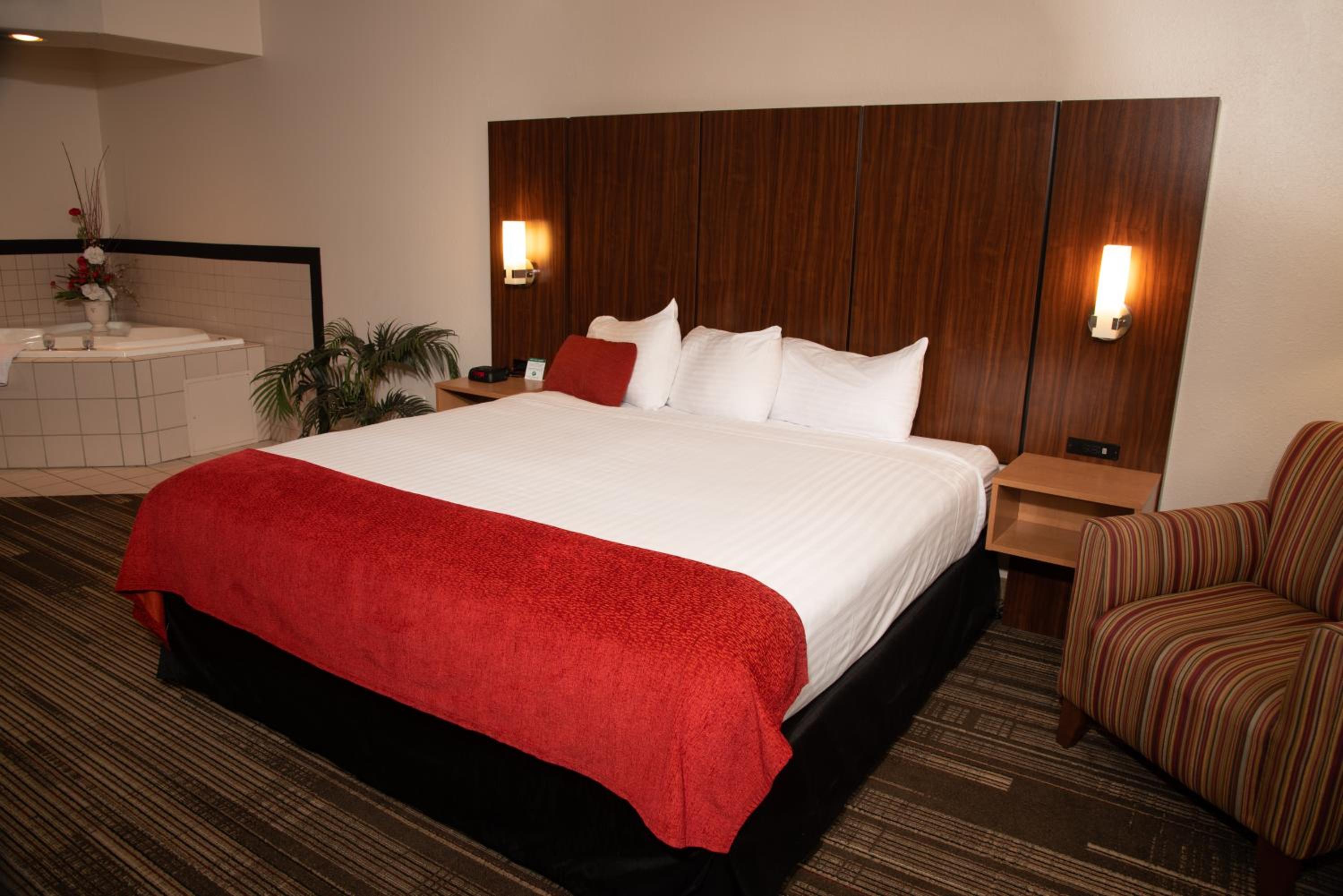 King Room with Spa Bath - Photo 6