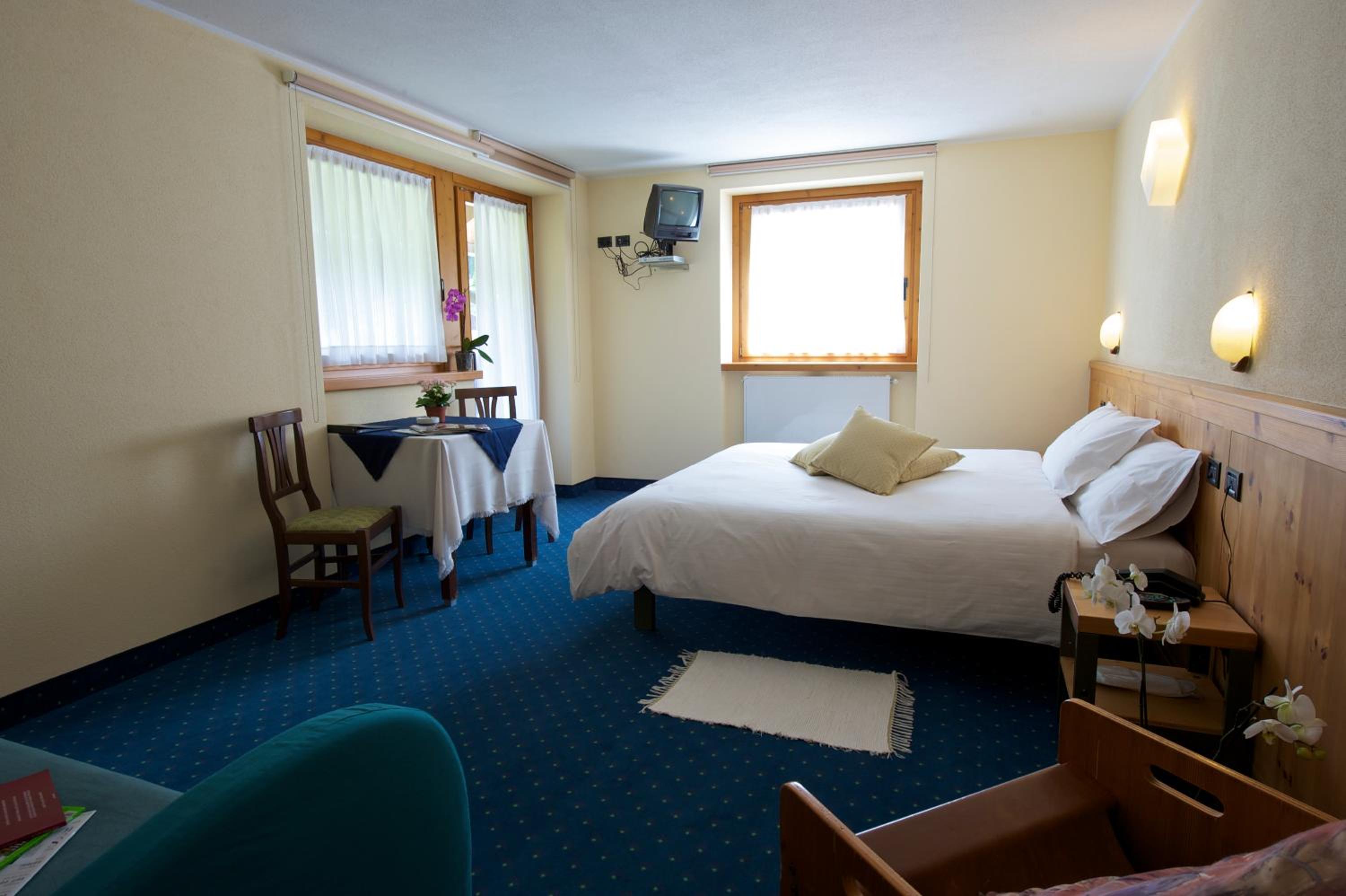 Double or Twin Room - Photo 5
