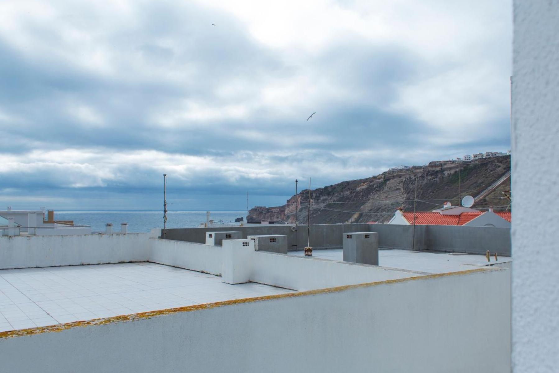 Deluxe Double Room with Sea View - Photo 13