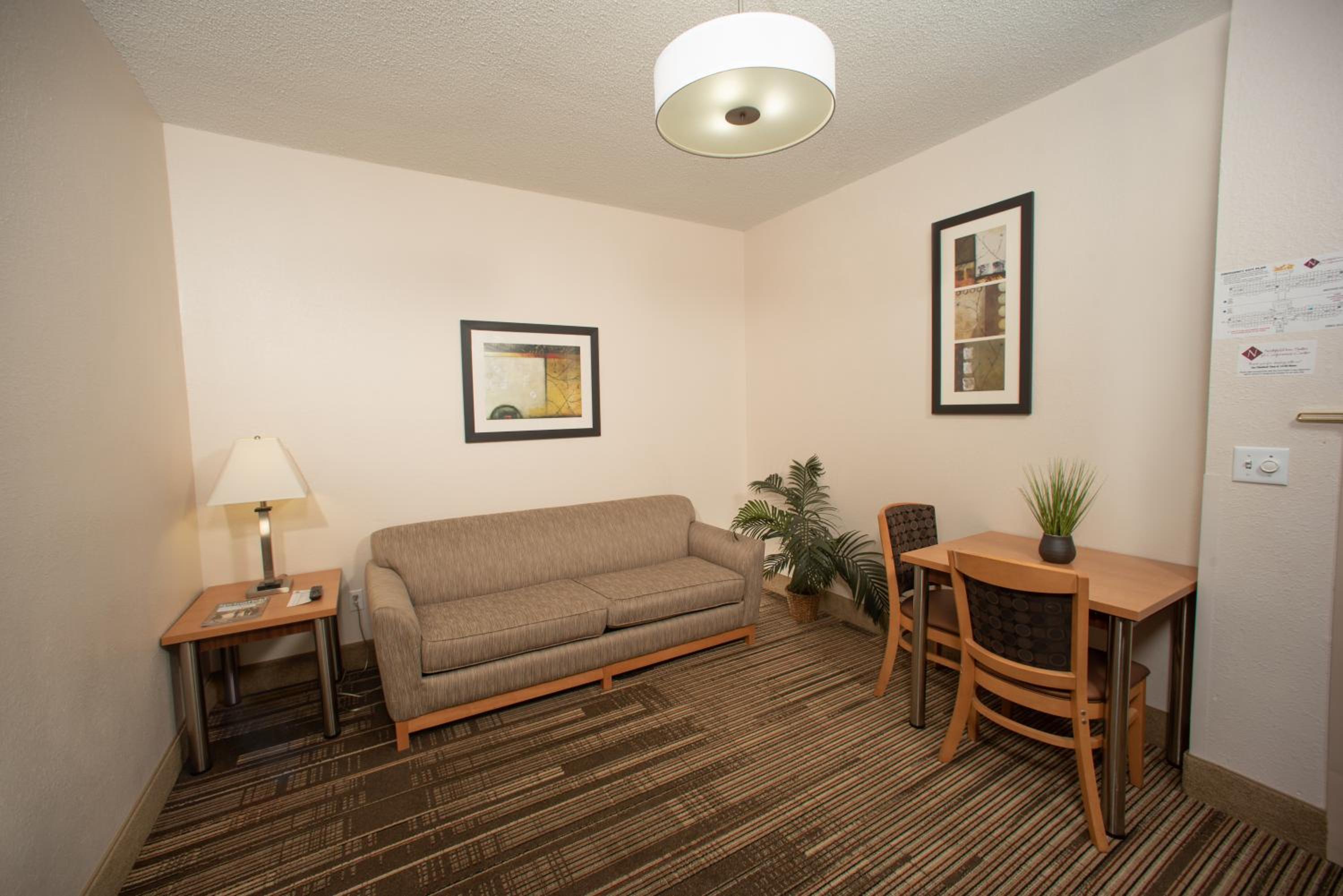 One-Bedroom Suite - Photo 2