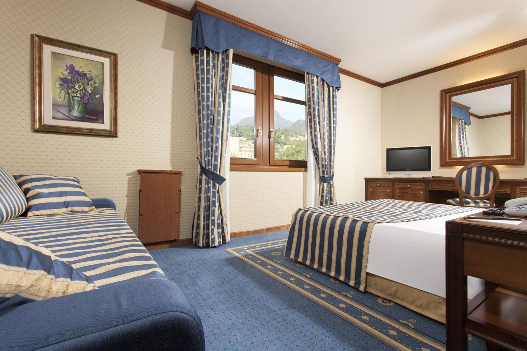 Deluxe Double or Twin Room - Photo 1