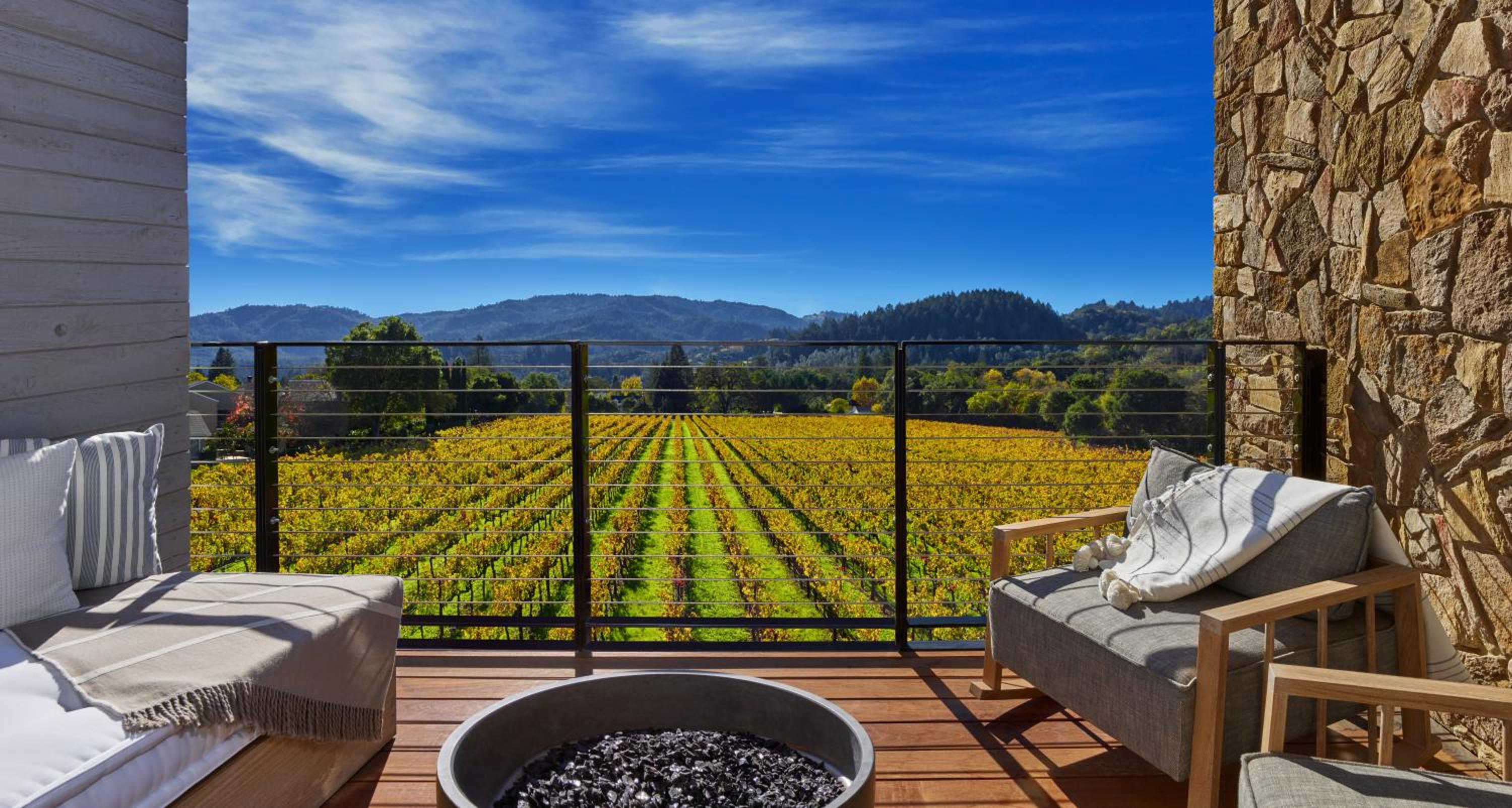 Queen Room with Two Queen Beds, Vineyard View and Balcony photo 3