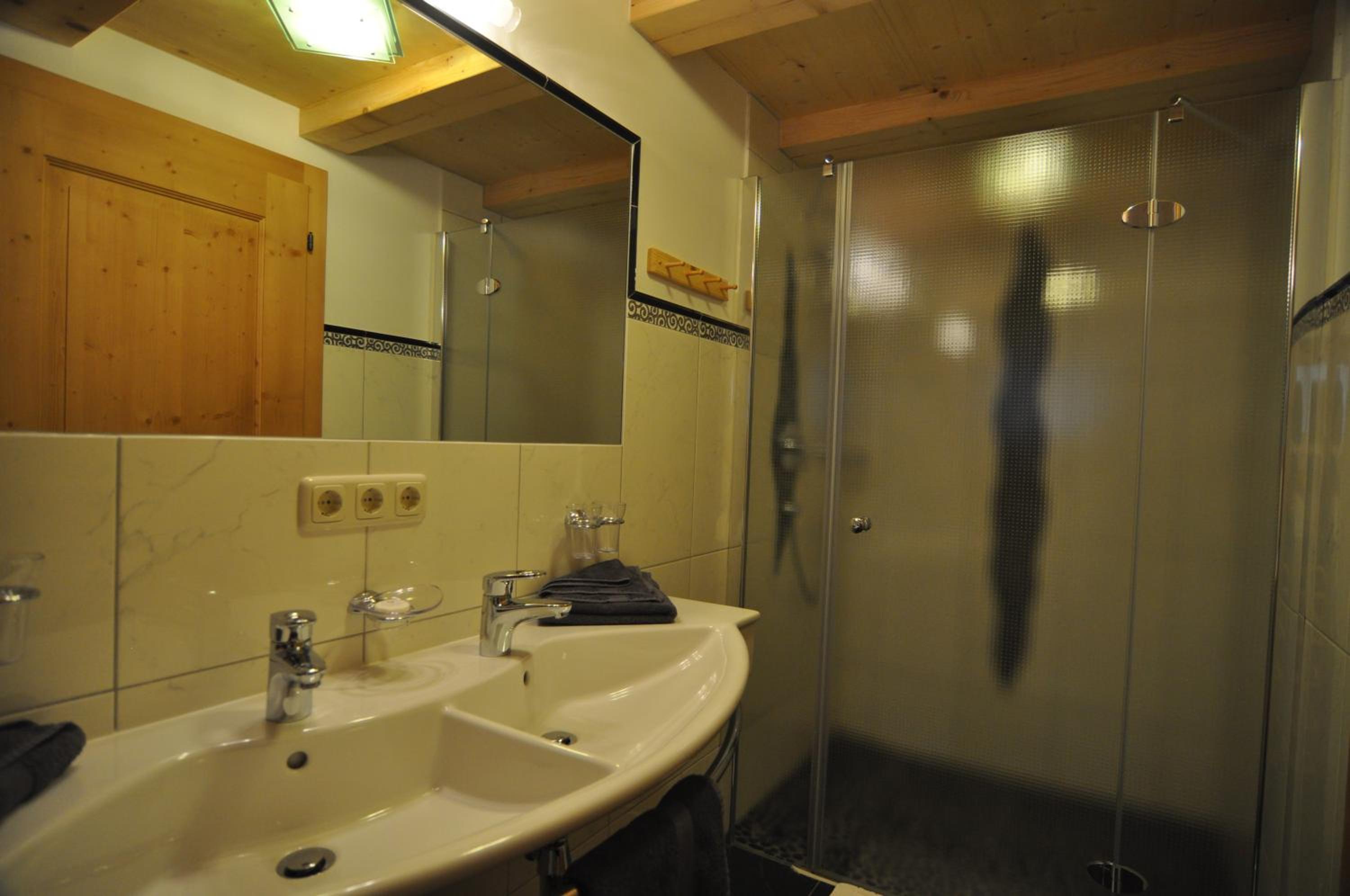 Apartment photo 2