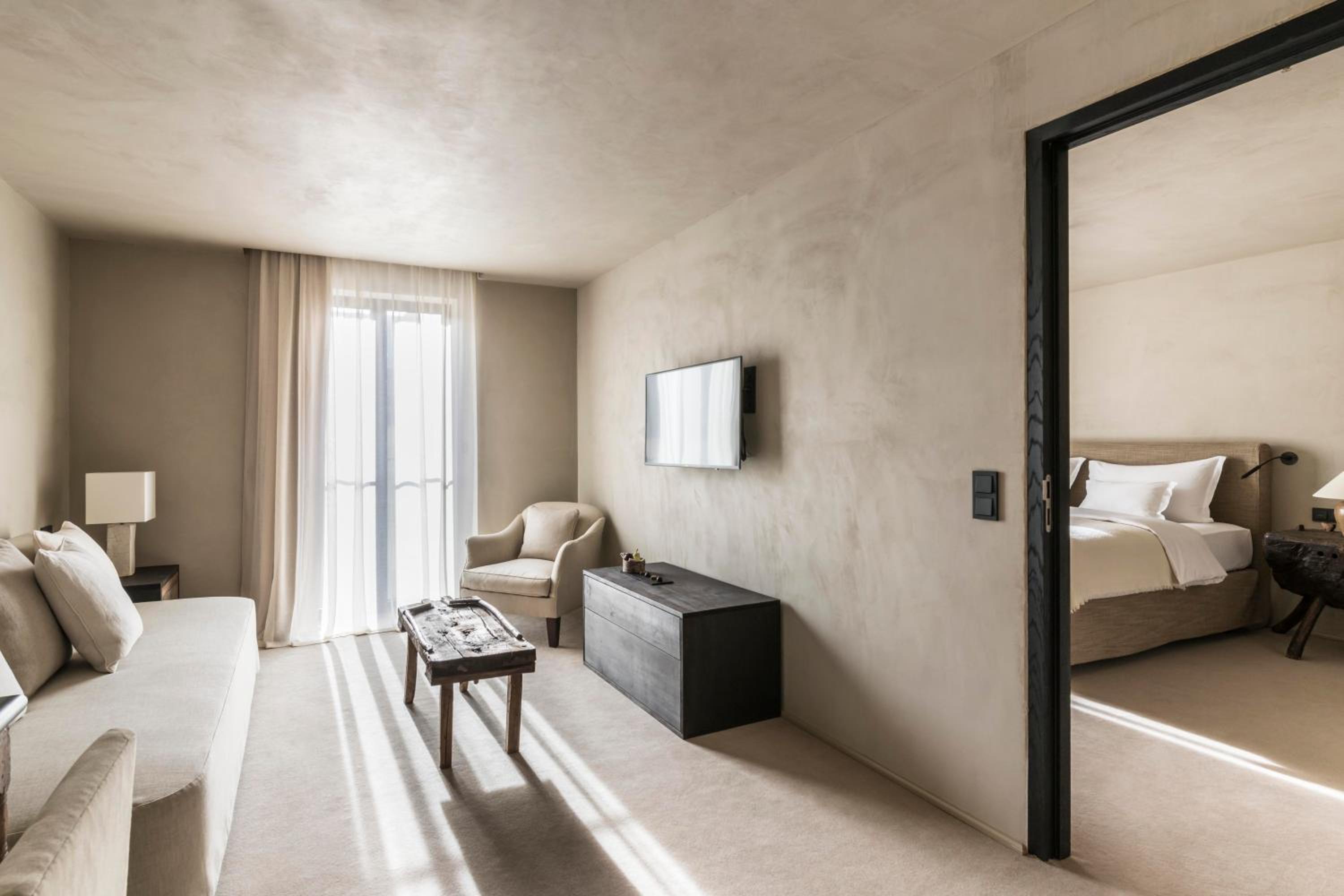Deluxe Junior Suite - Photo 1
