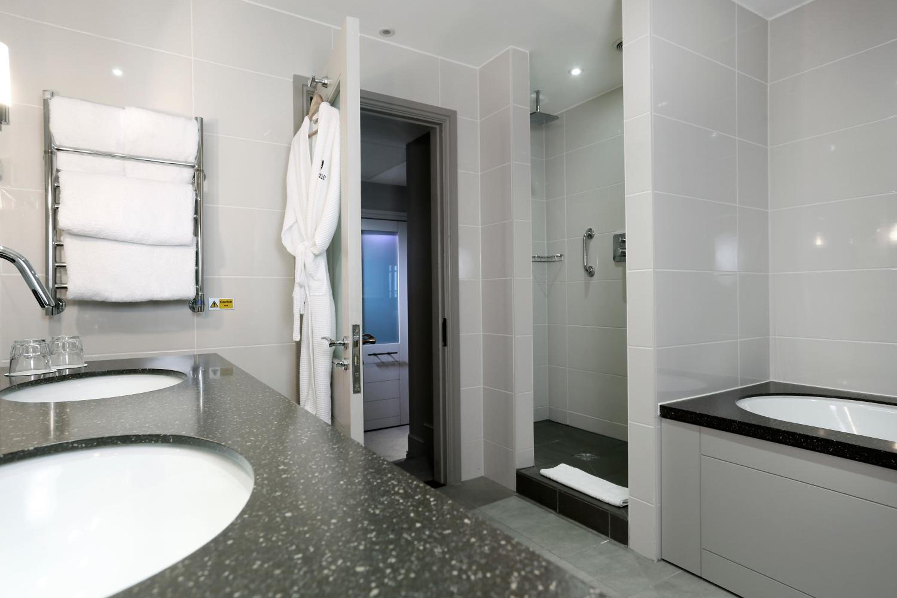 Standard Double Room - Photo 6