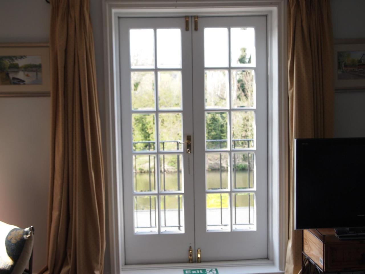 King Suite with Balcony photo 2