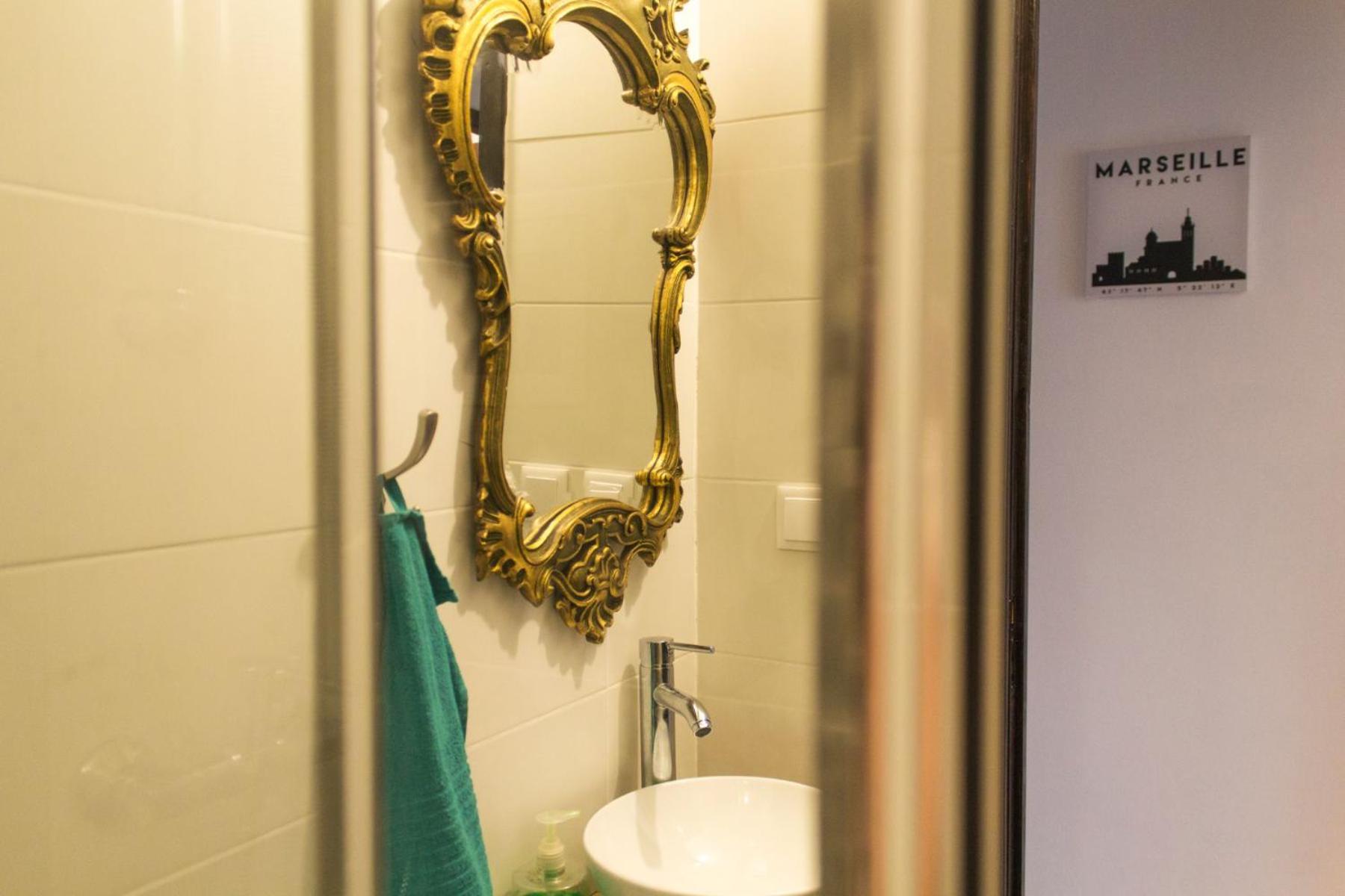 Budget Double Room - Photo 8