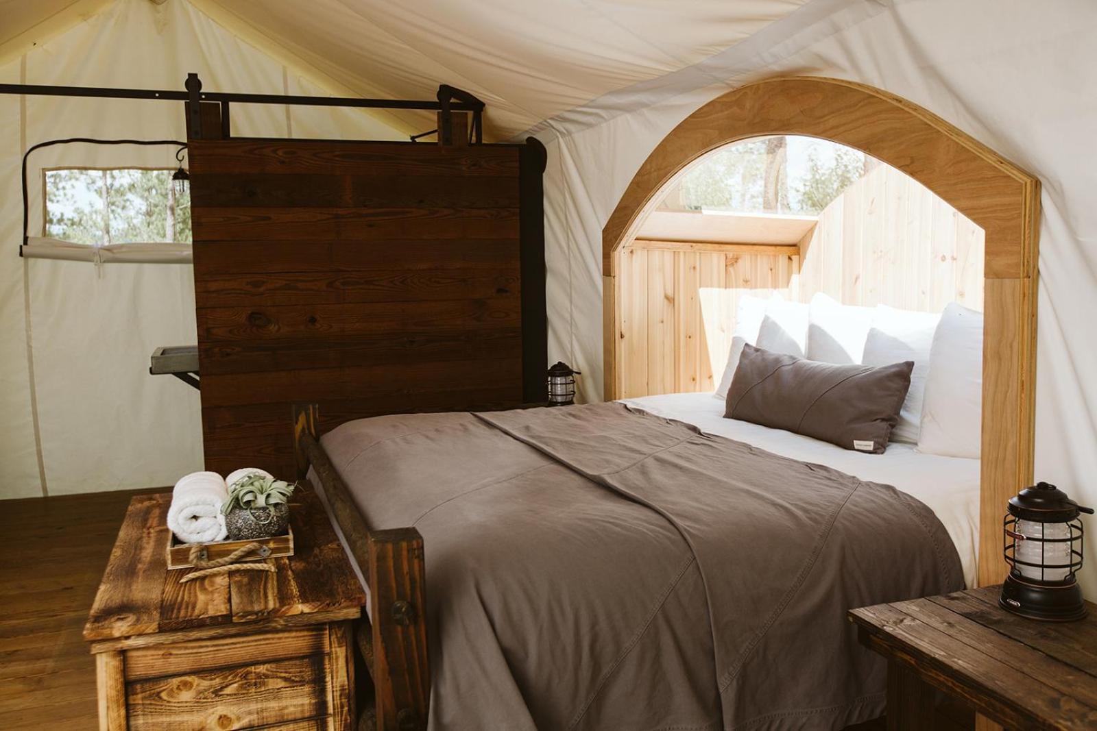 Stargazer Tent with Private Bathroom photo 3