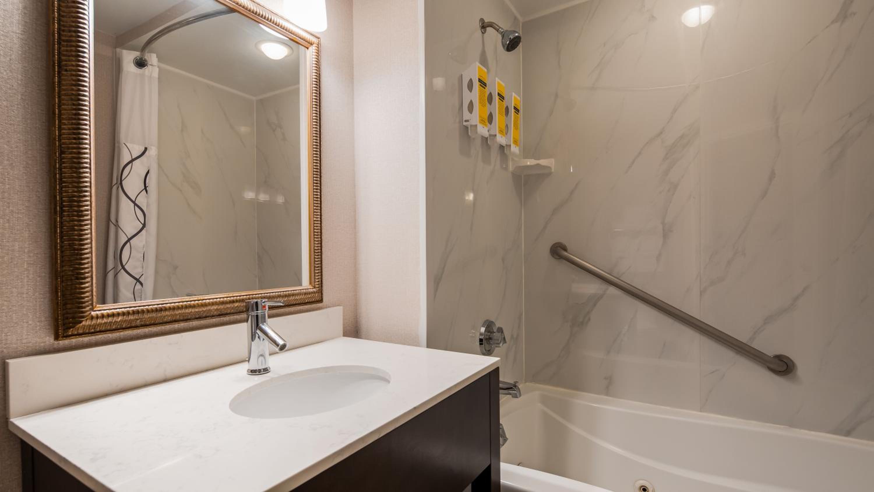Double Room with Two Double Beds and Whirlpool, No Windows - Photo 6