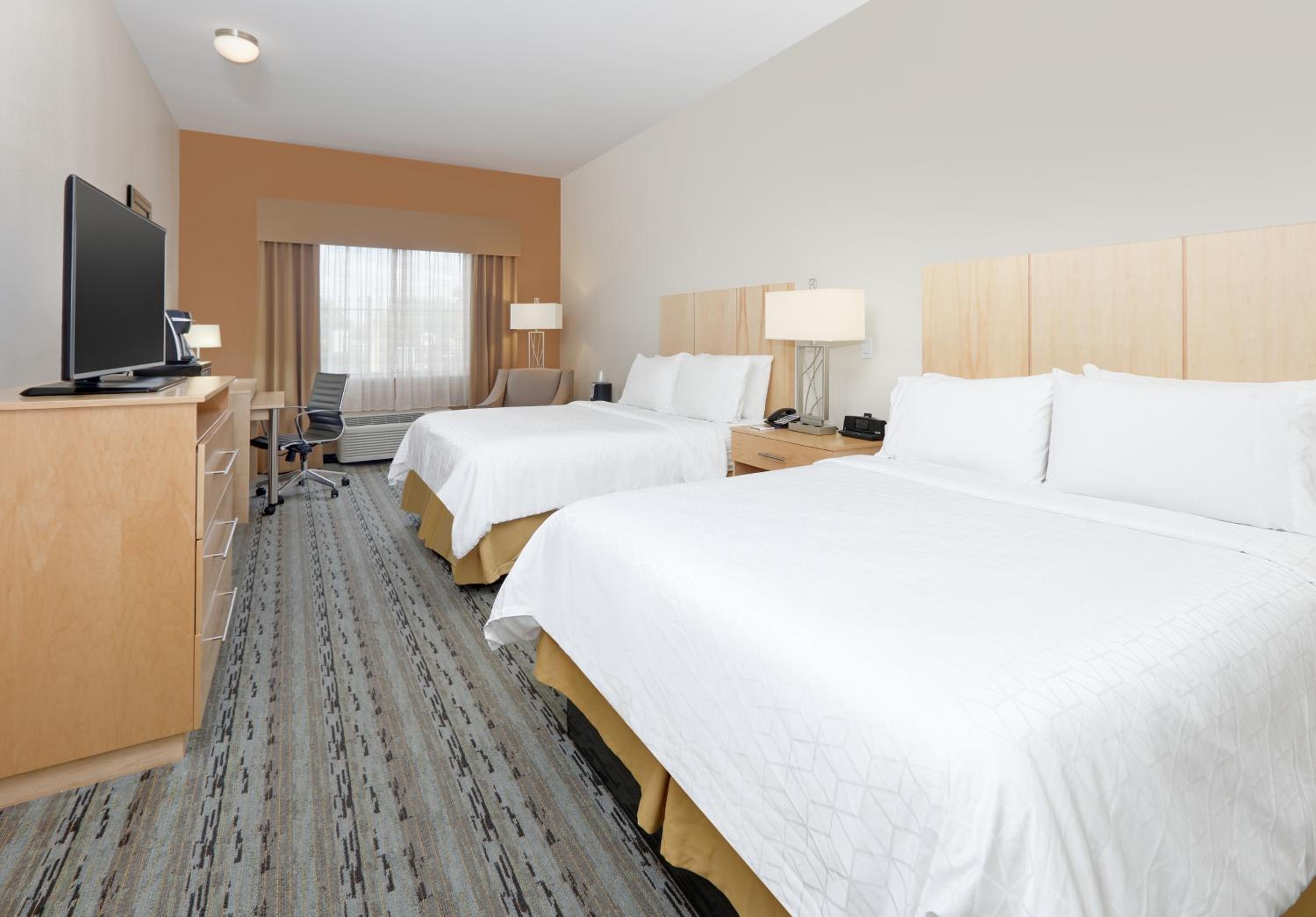 Queen Suite with Two Queen Beds and Sofa Bed - Communications Accessible