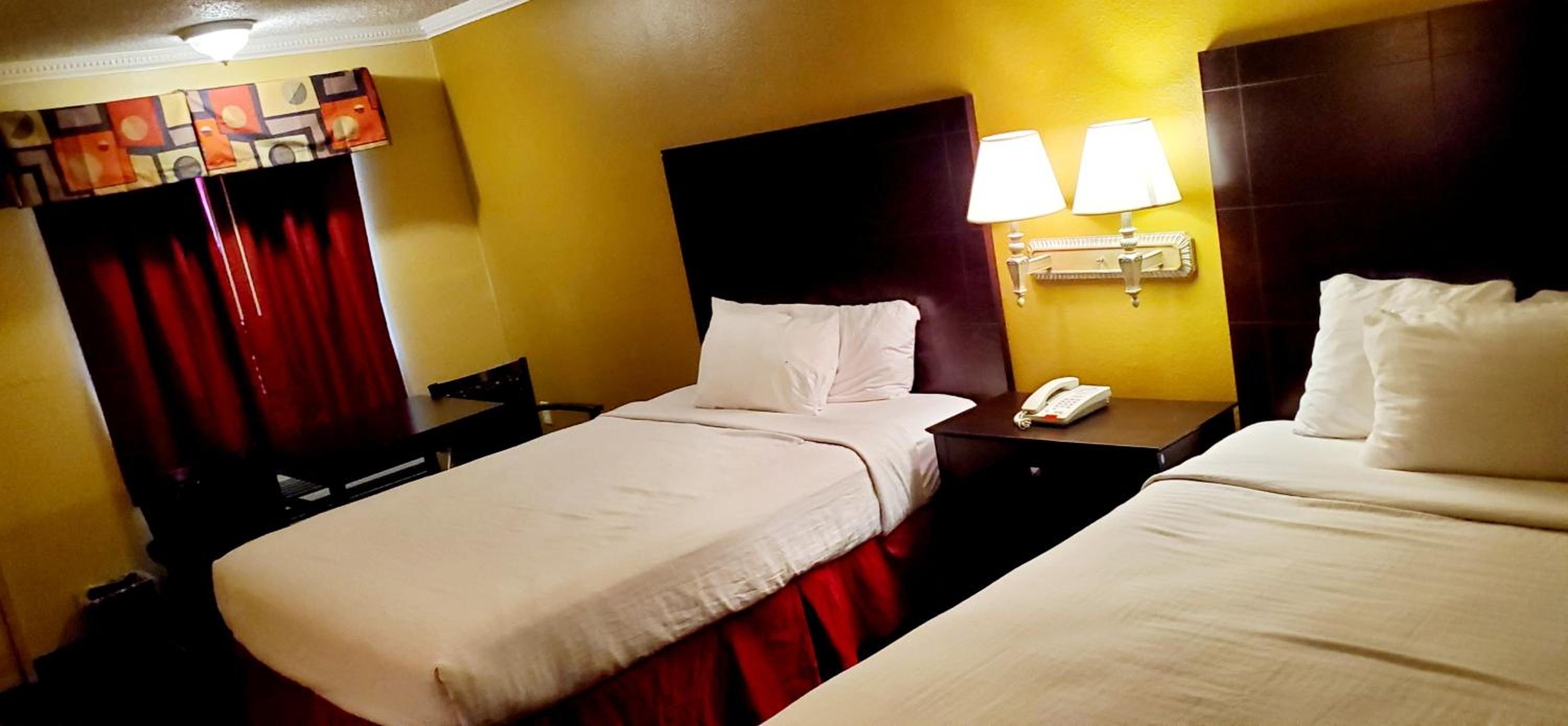 Queen Room photo 2