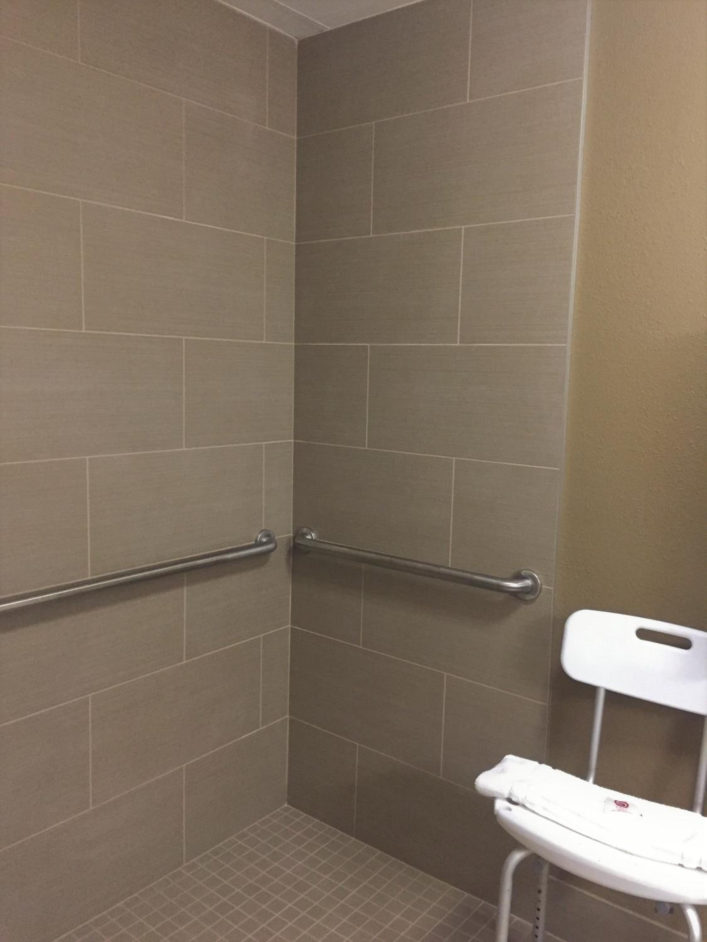 King Suite - Disability Access/Non-Smoking - Photo 2
