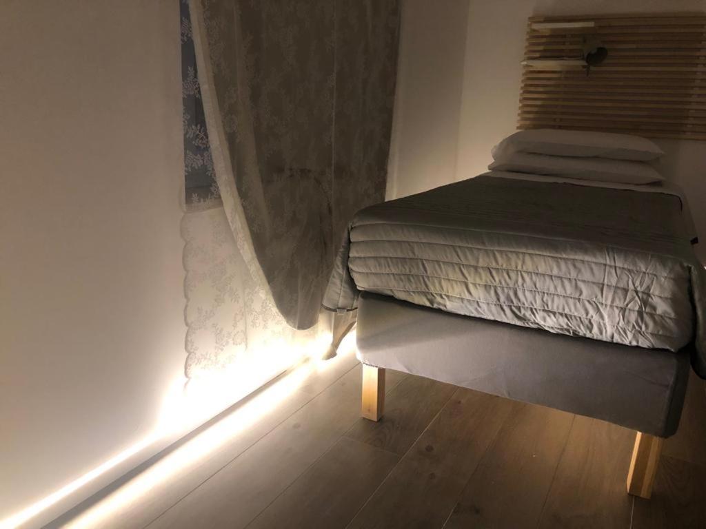 Double or Twin Room with Private Bathroom - Photo 2