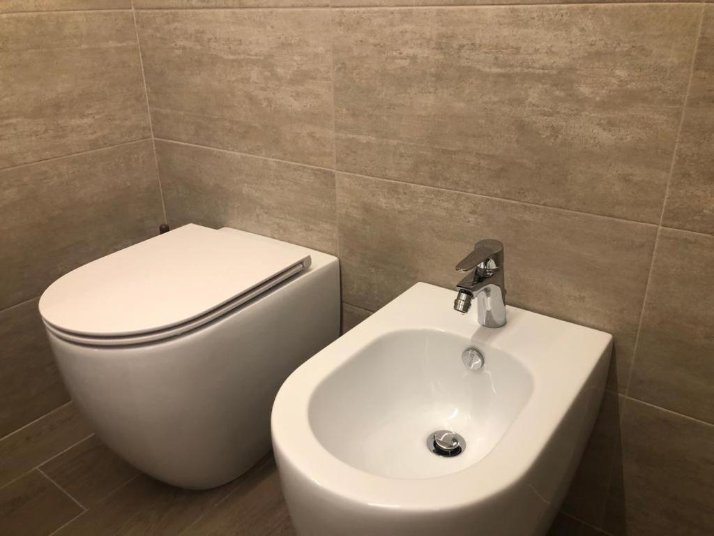 Double or Twin Room with Private Bathroom - Photo 16