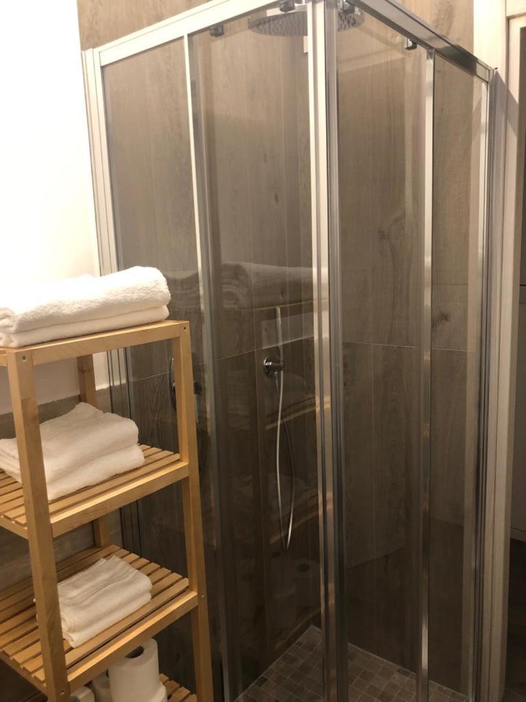 Double or Twin Room with Private Bathroom - Photo 9