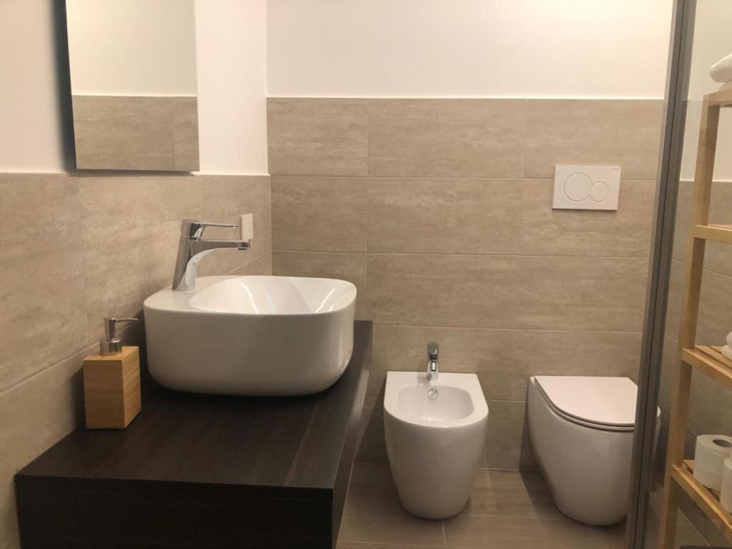 Double or Twin Room with Private Bathroom - Photo 10