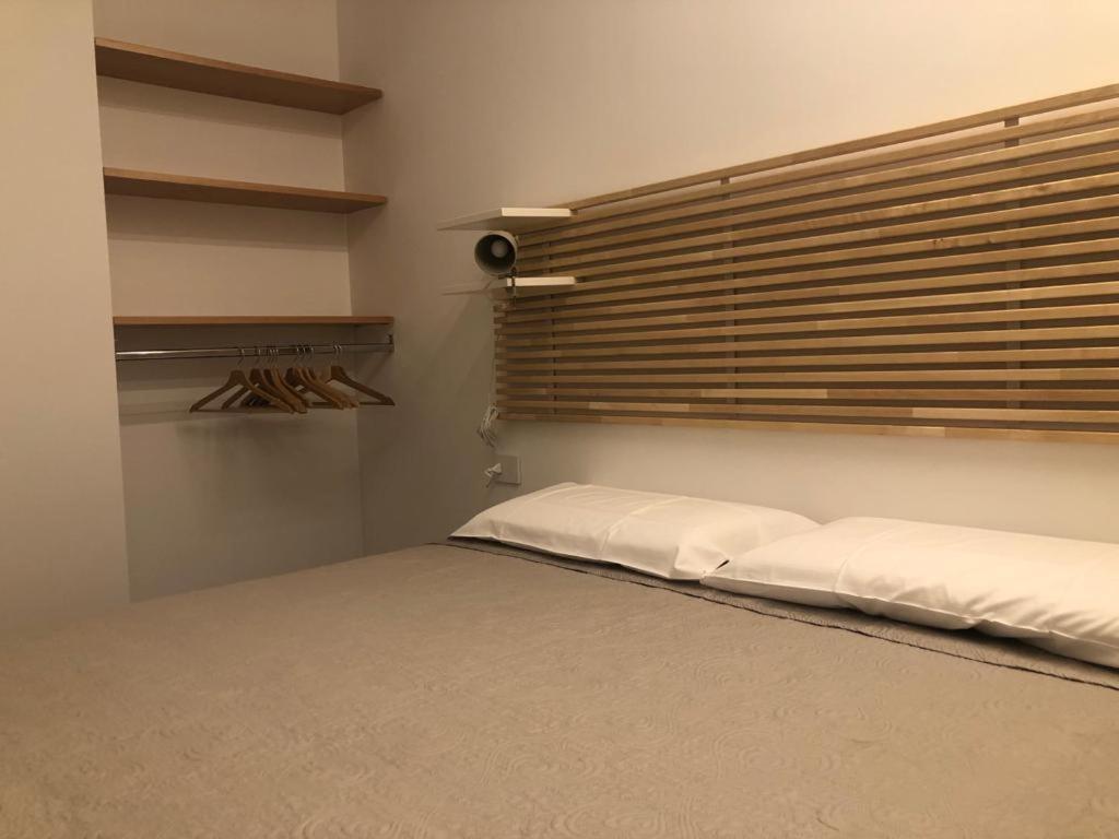 Double or Twin Room with Private Bathroom - Photo 8