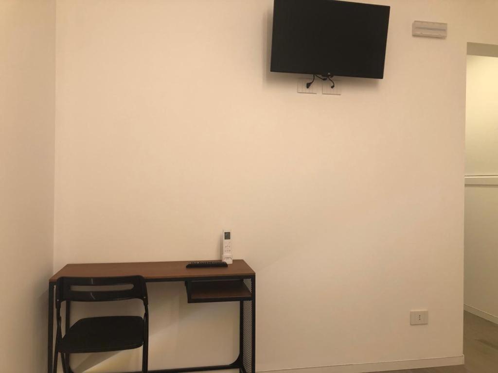 Double or Twin Room with Private Bathroom - Photo 12