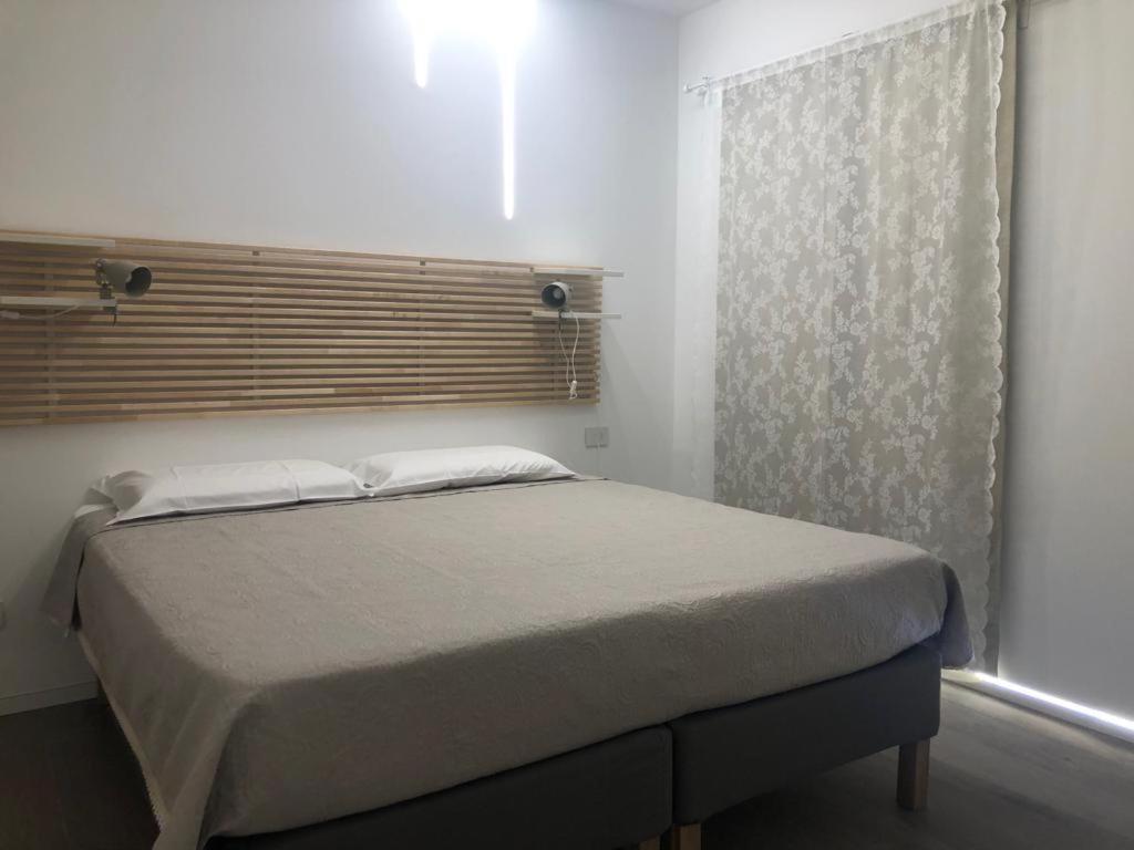 Double or Twin Room with Private Bathroom - Photo 7