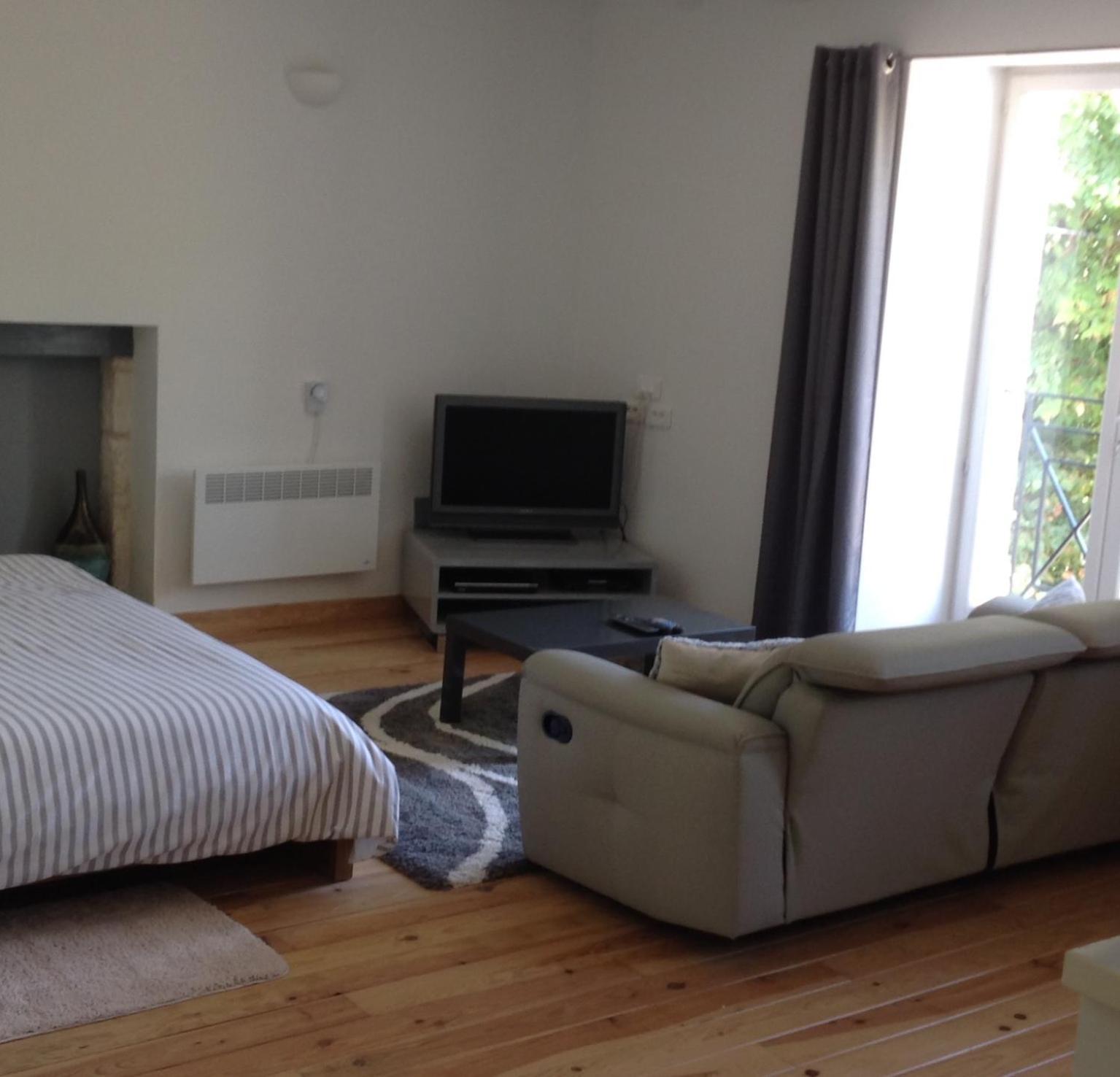 Studio Apartment photo 1