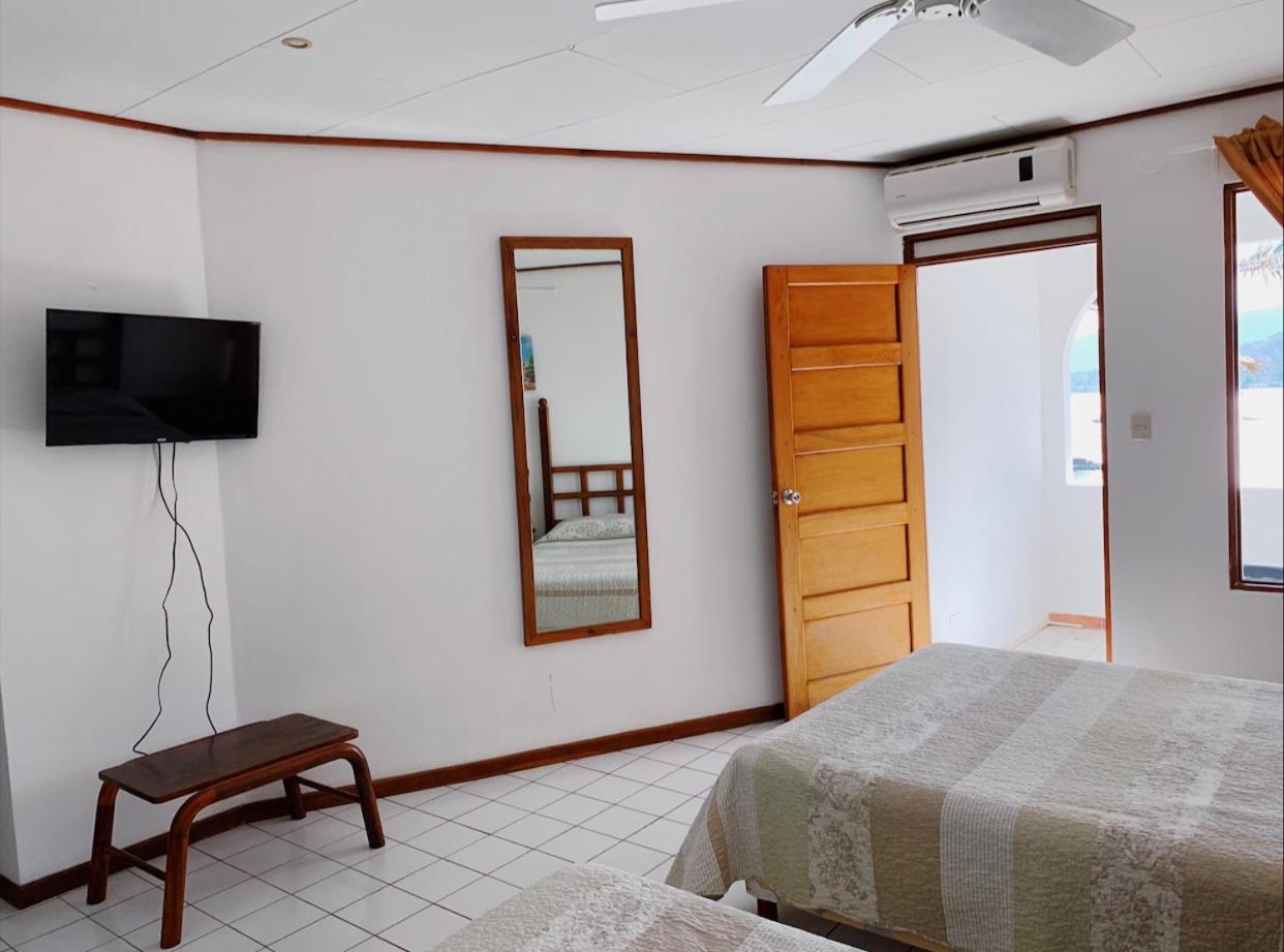 Deluxe Double or Twin Room with Sea View photo 2