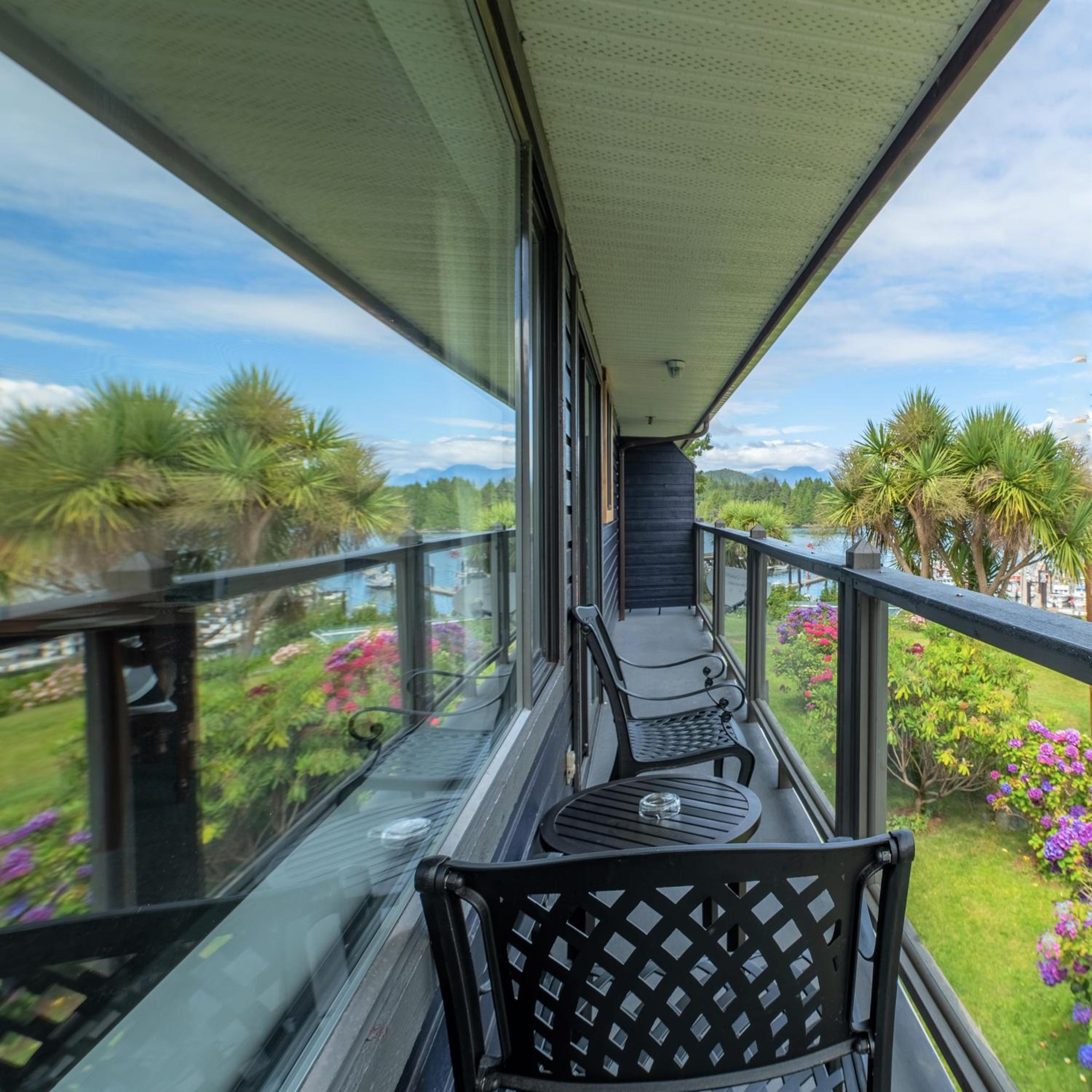 Kitchenette Suite with Balcony and Water View photo 1