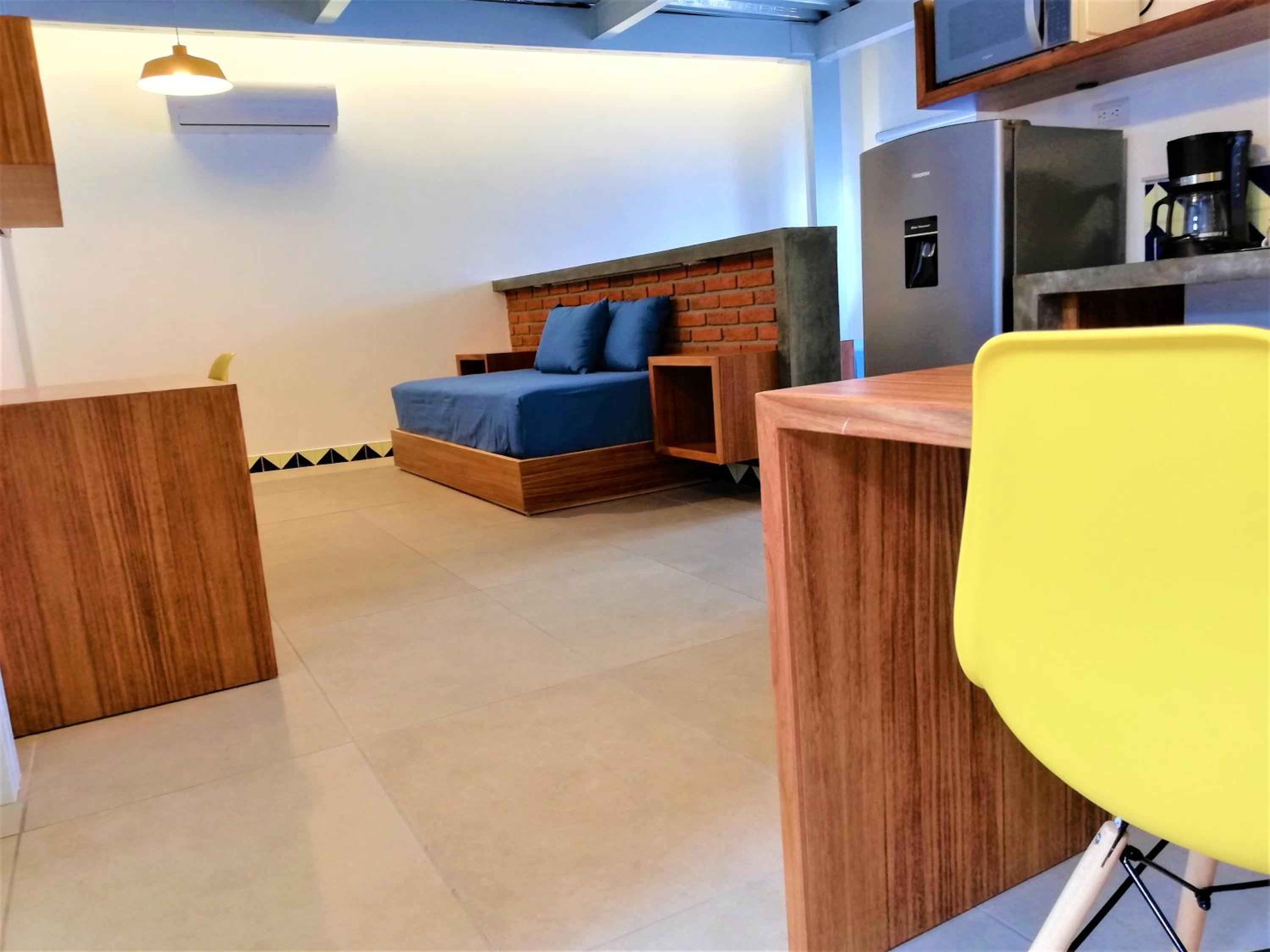 Suite with Balcony - Photo 8