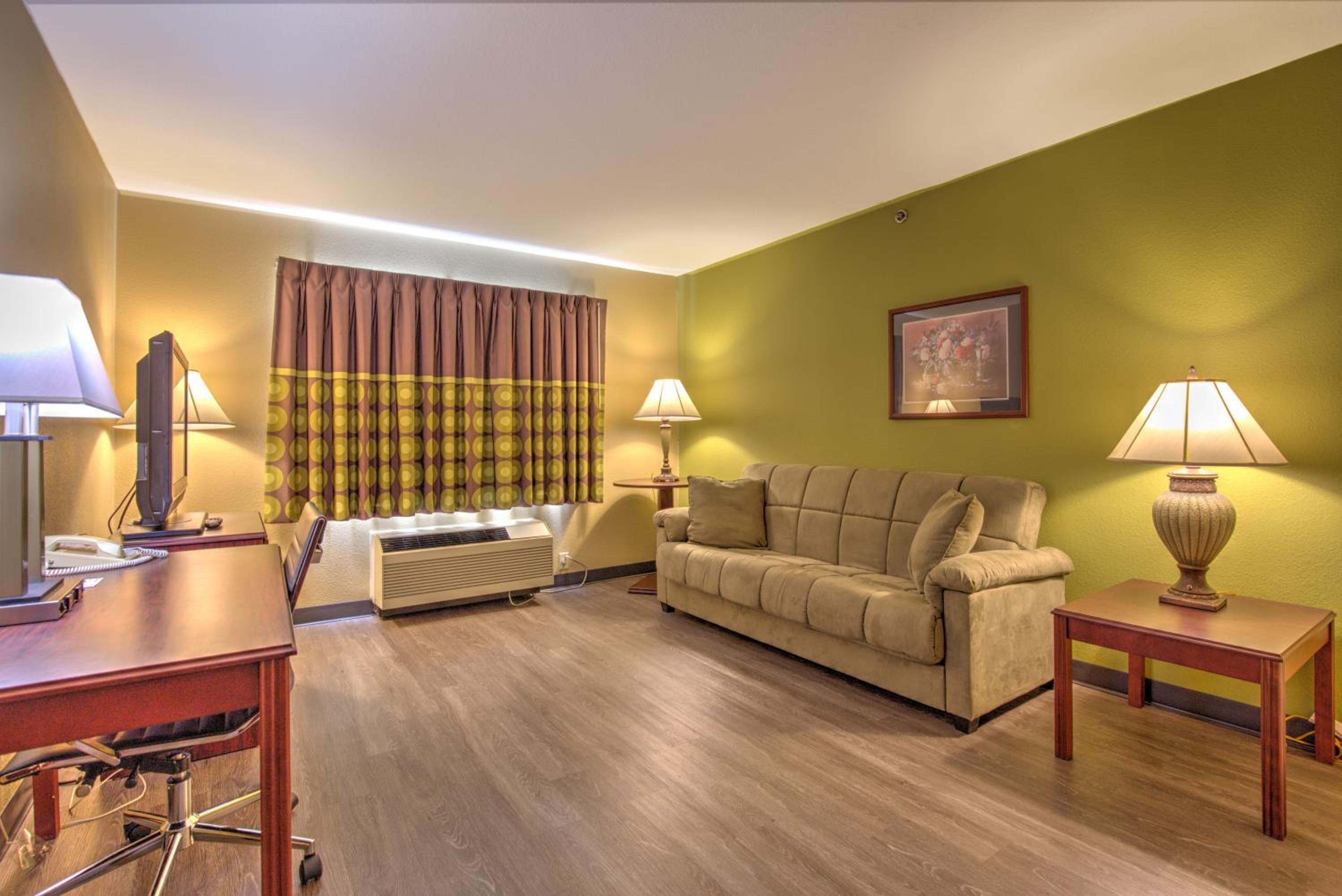 One-Bedroom King Suite - Non-Smoking - Photo 3