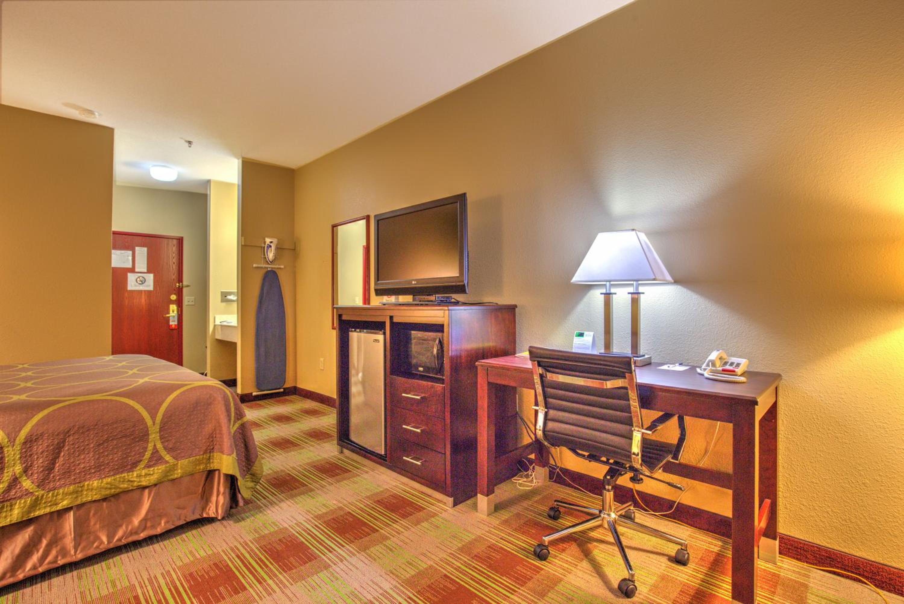 King Room - Non-Smoking - Photo 1